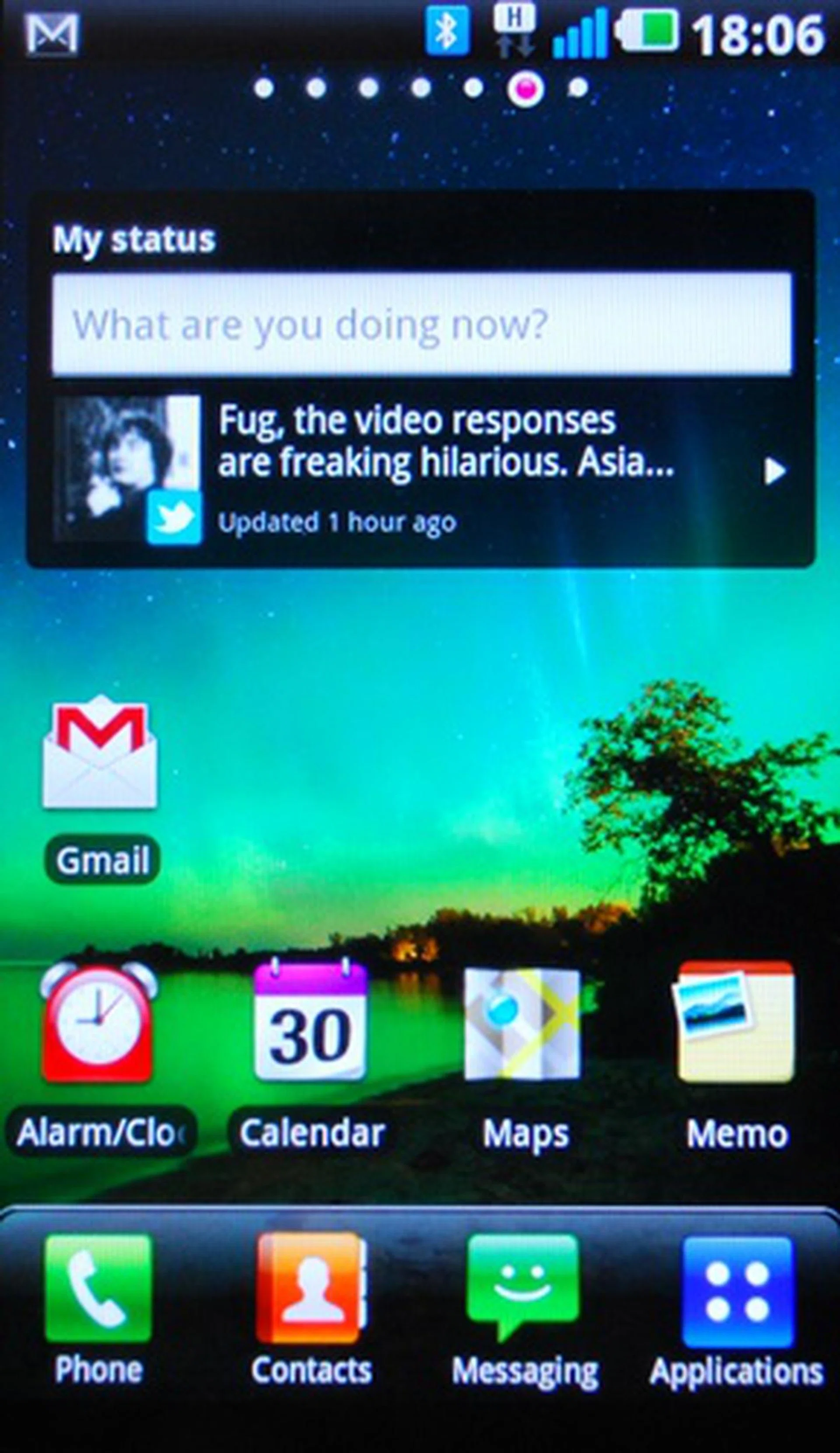 Just like on the TouchWiz UI, users are greeted with four standard app shortcuts at the bottom. These direct users to functions that are regularly used or referred to.