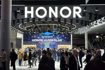 Honor proudly showcasing its vision for its Alpha Plan at the MWC 2025 showfloor. Image: HWZ