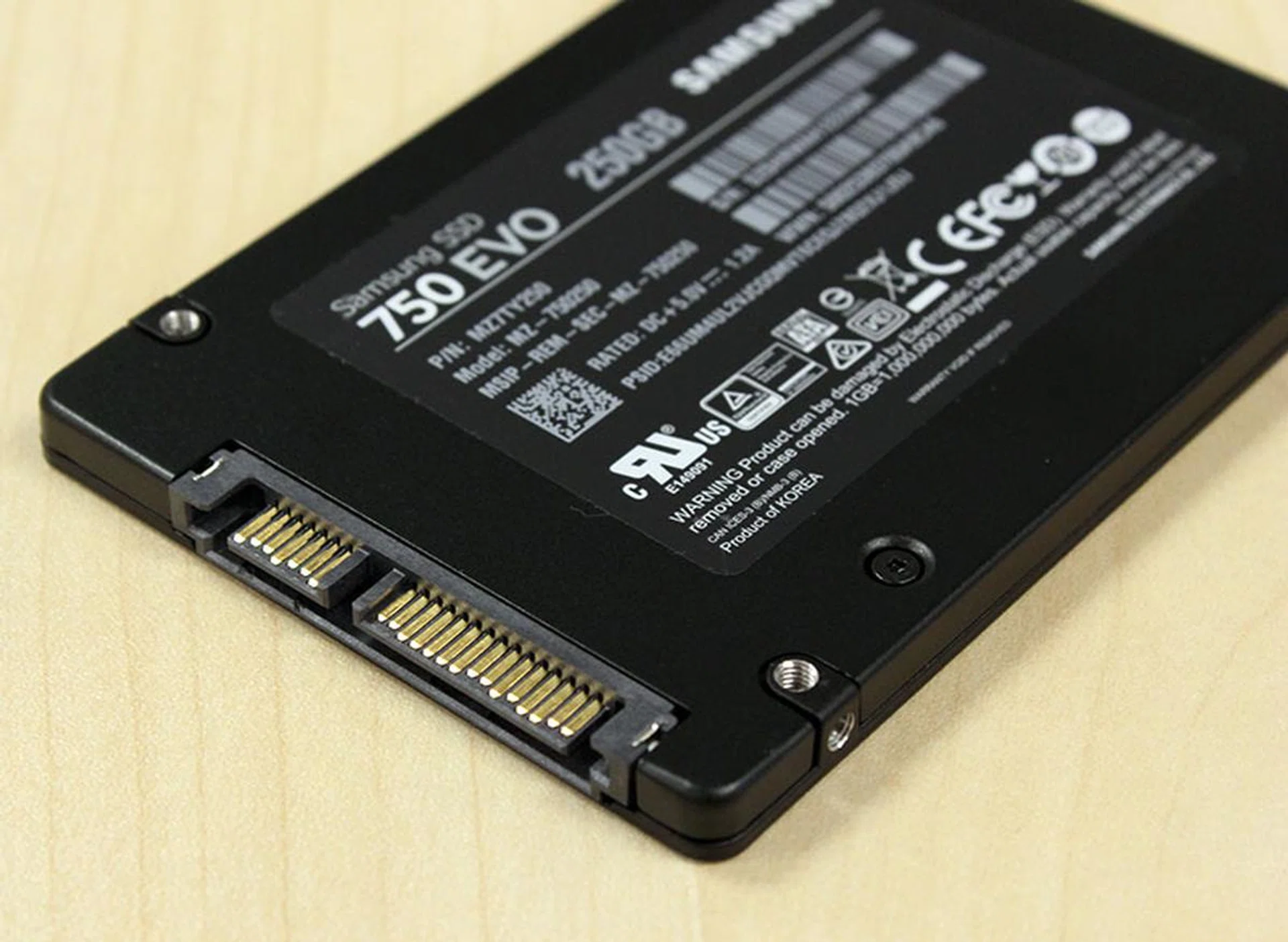 Unlike the SSD 850 Evo which is available in SATA, mSATA and M.2 form factors, the SSD 750 Evo will only support SATA 6Gbps.