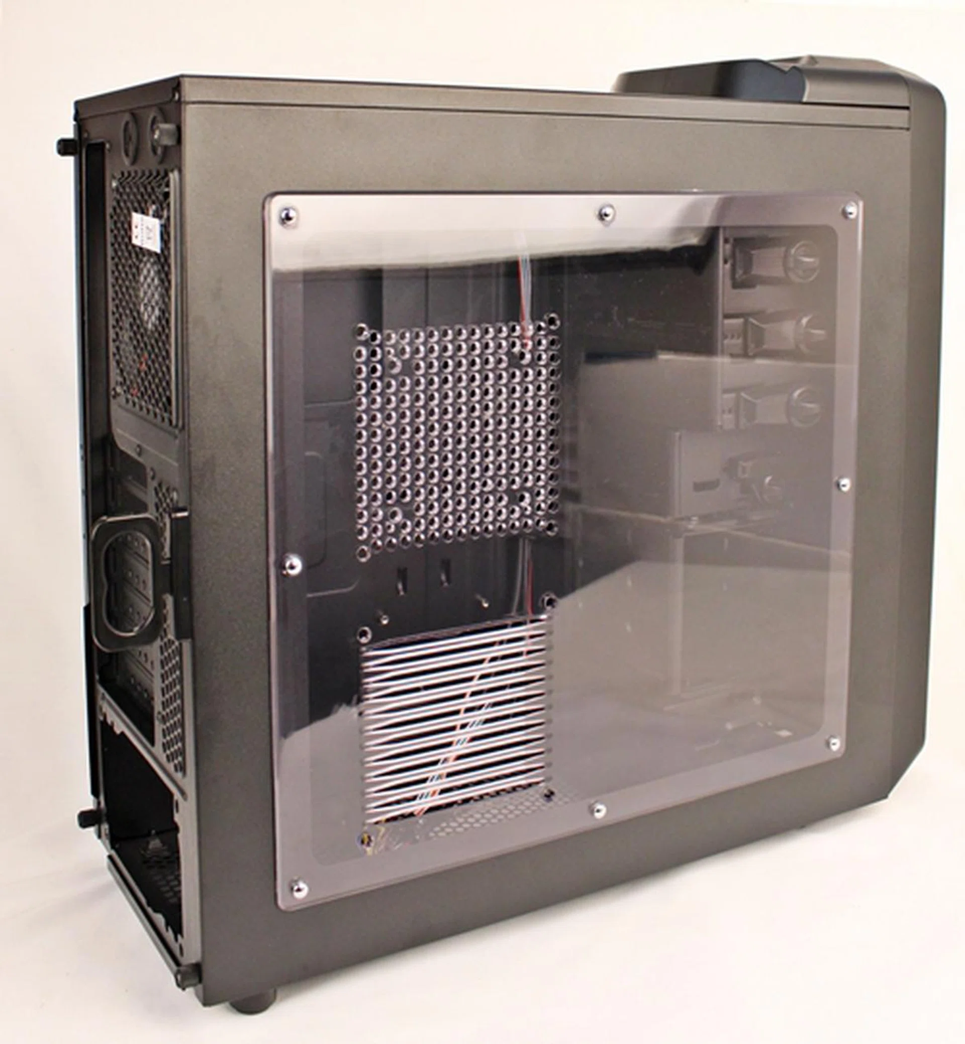 The handle flips up for a comfortable finger grip.