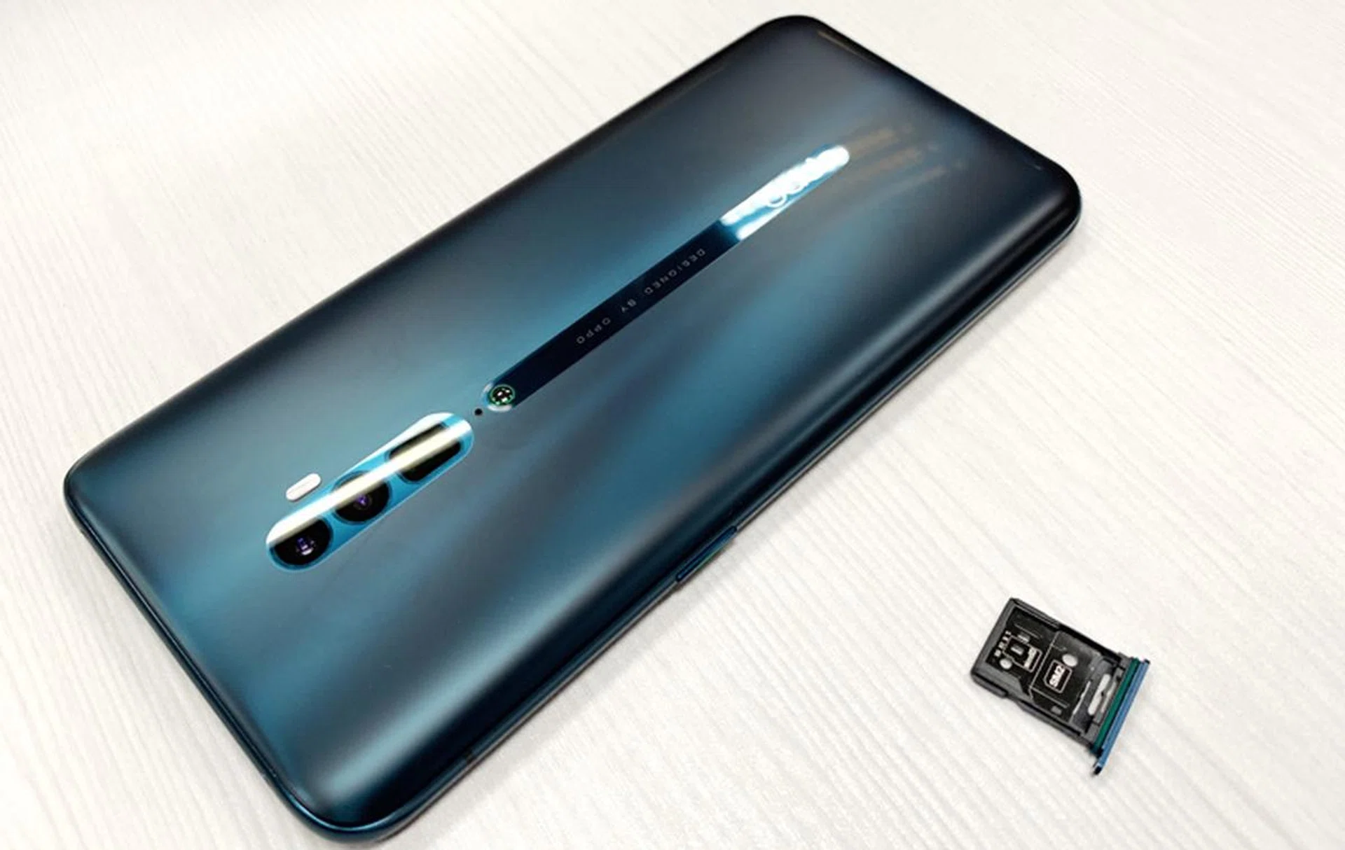 Only the Reno 10X Zoom gives you the option of additional storage.