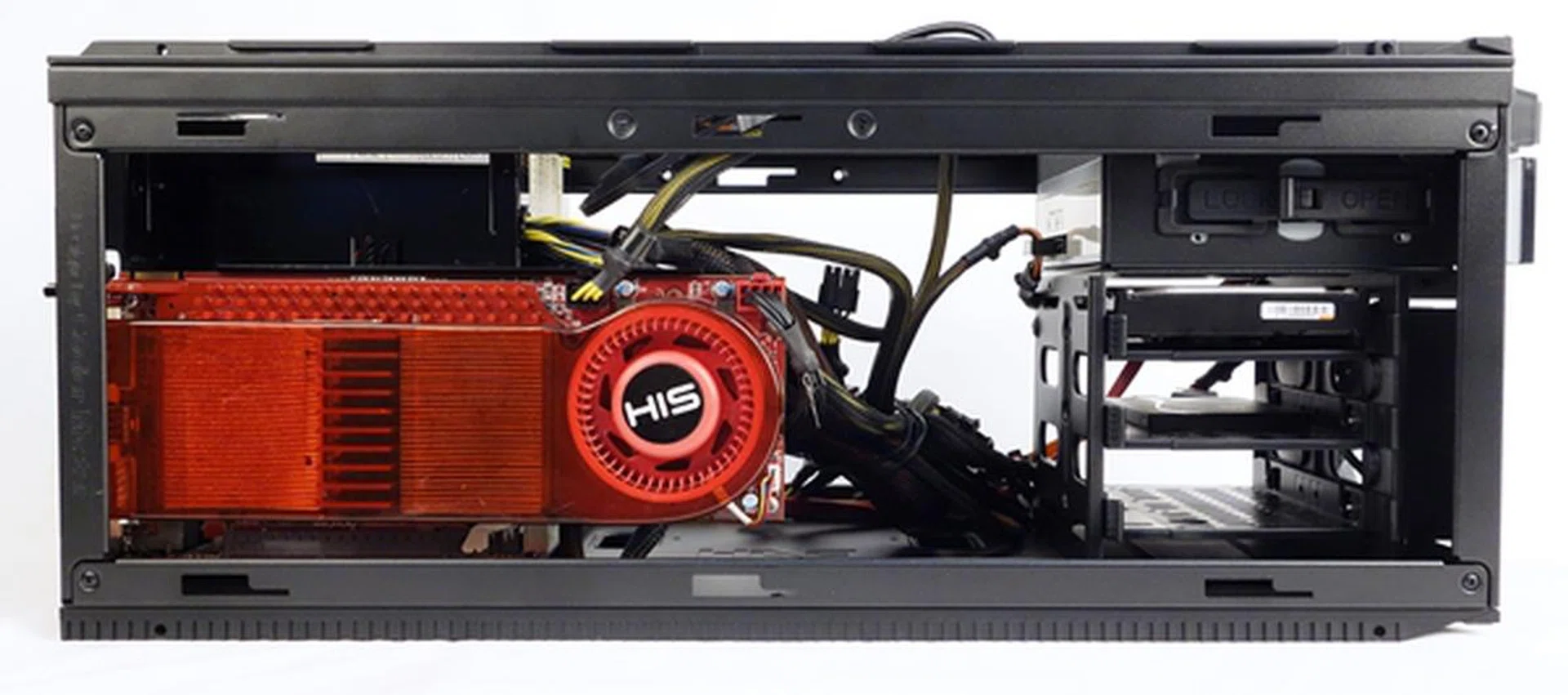 The HAF 915R has no issues with cards that are longer than 12 inches as can be seen from all the free space at the back of our 10.5-inch graphics card.