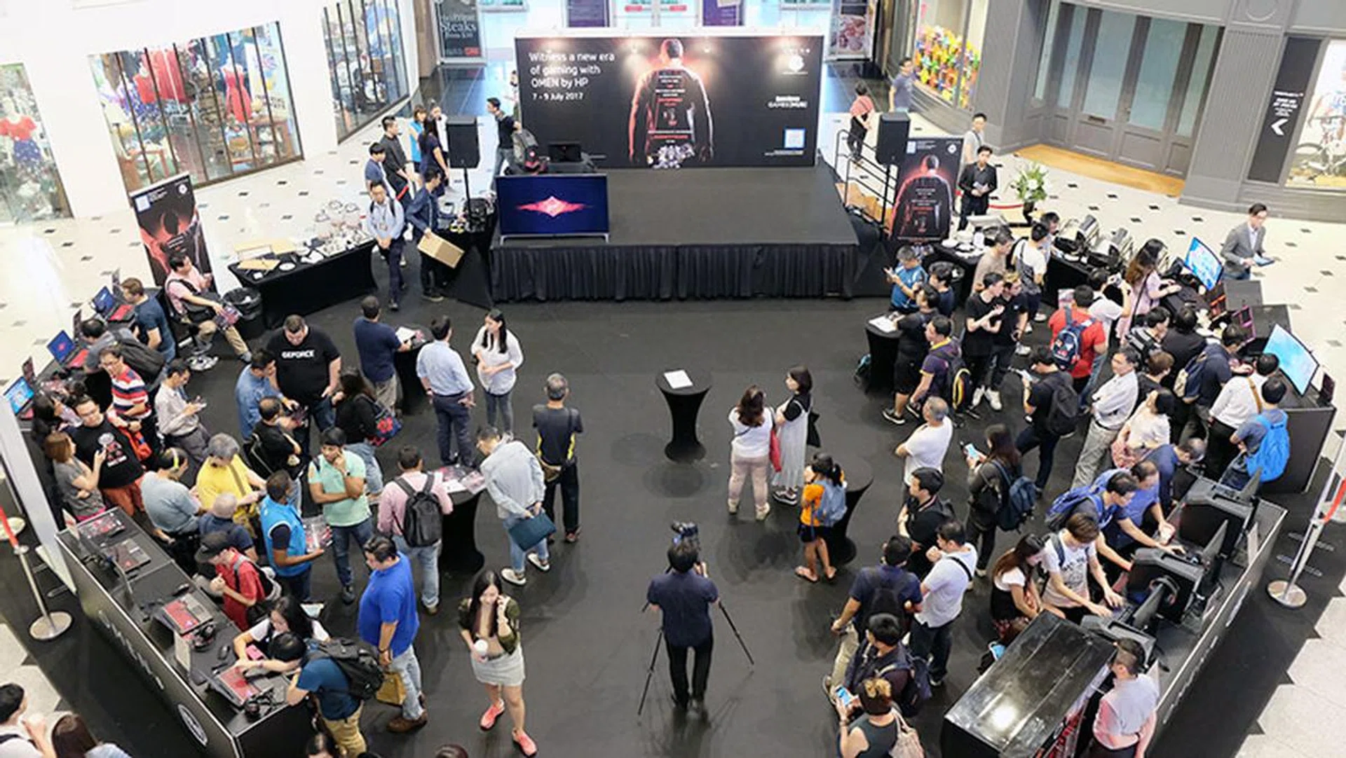 HWZ members gathering for the start of the event.