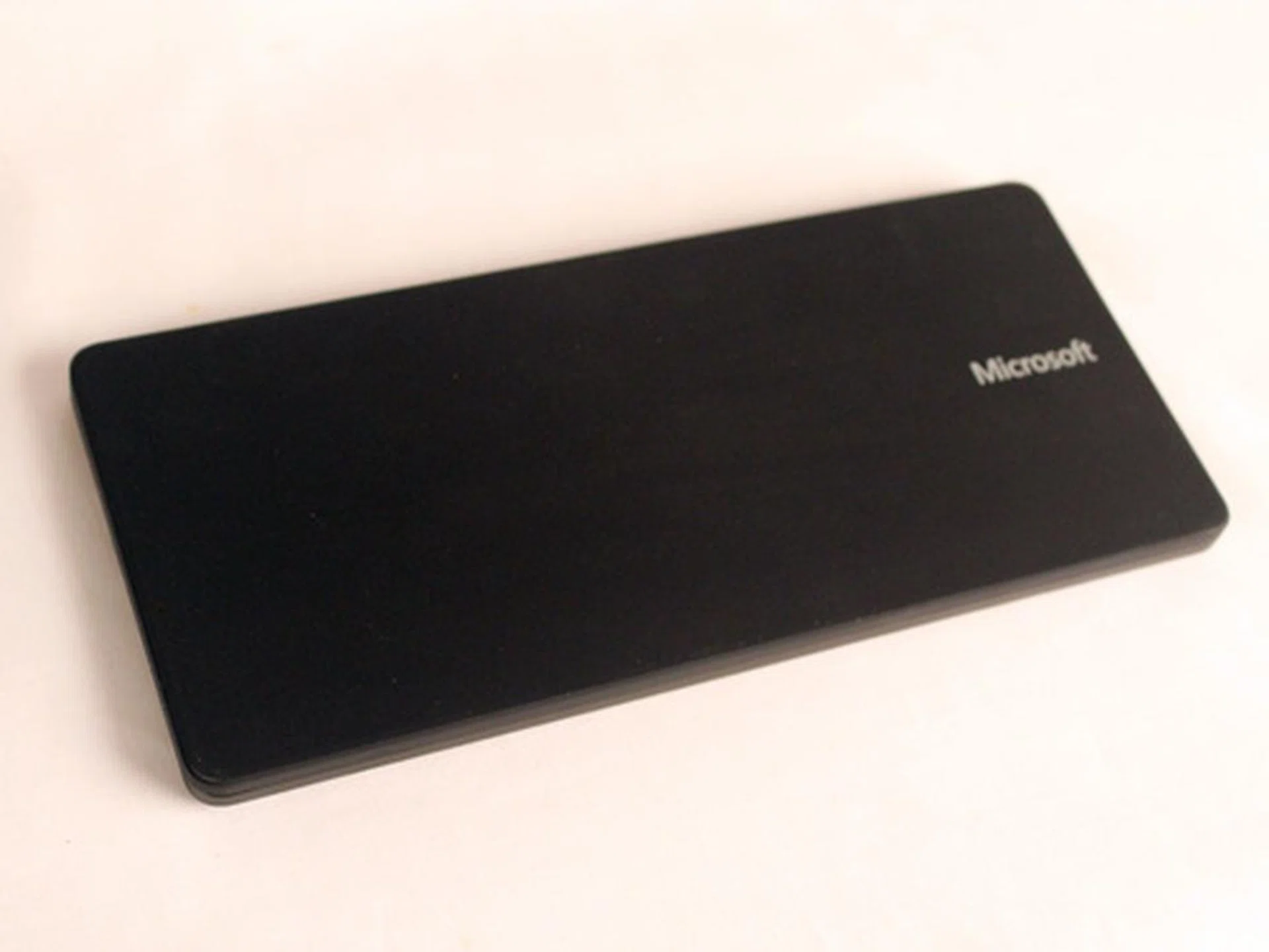 Sleek. Sexy. Svelte. When the cover's shut, the keyboard could pass for a box of chocolates. (If Microsoft made chocolates that is.)