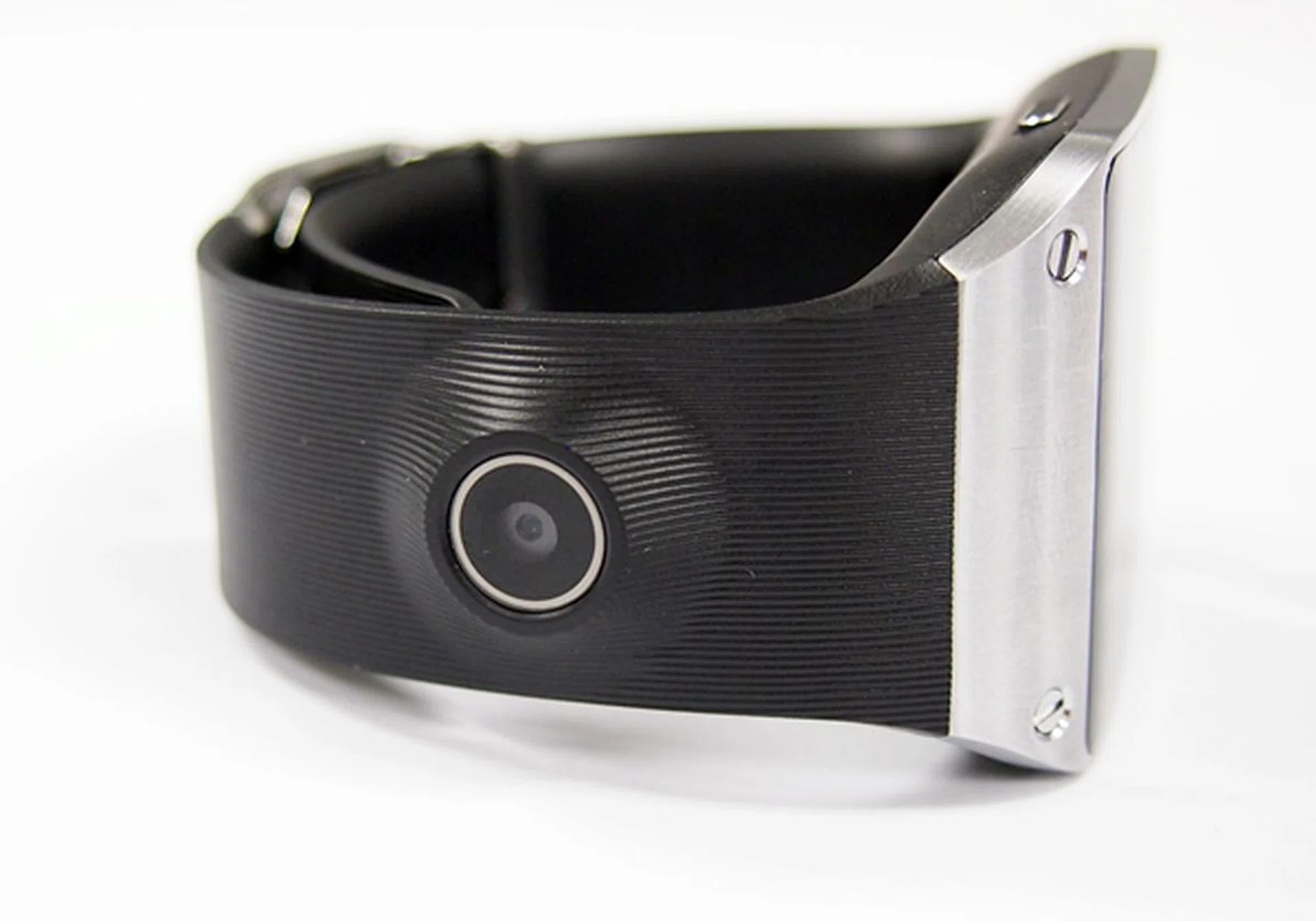 The top portion of the strap of the Samsung Galaxy Gear has a bulge, which contains the 1.9-megapixel camera.