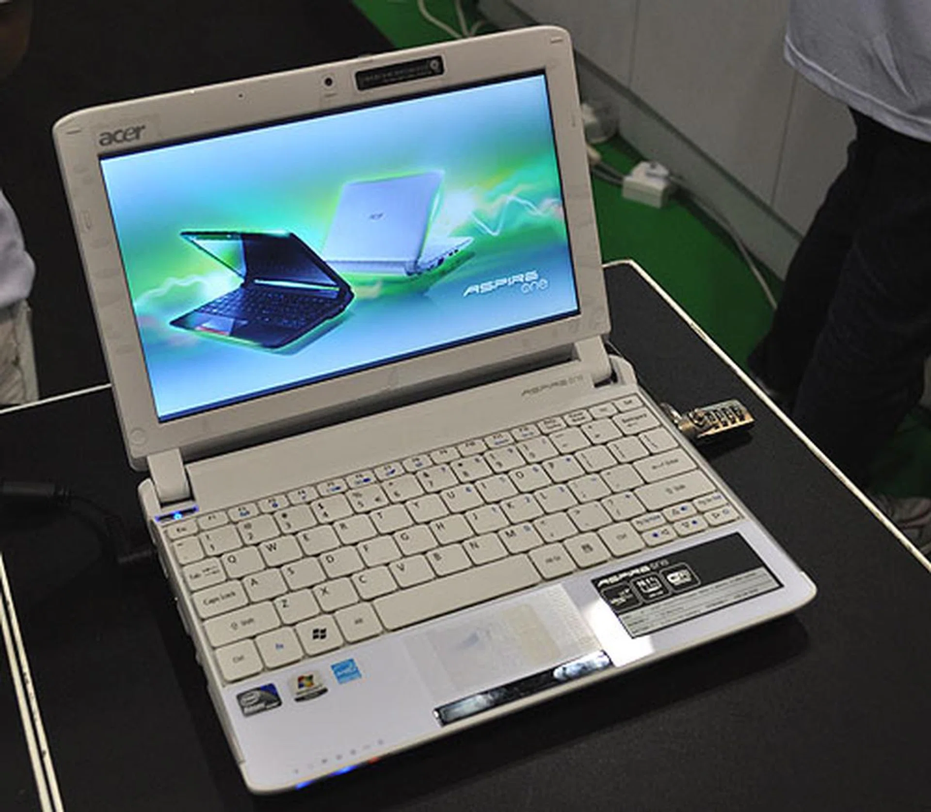 Acer's netbook at the PC Show is the Aspire one 10.1-inch model, which has an Intel Atom N450 processor with 1GB of RAM. It comes with Win 7 Starter and a 250GB HDD. A 6-cell battery ensures that it will last you for quite some time on the go, which is very likely given its 1.25kg weight. It's retailing at $499.