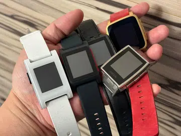 Pebble was one of the pioneers of the smartwatch industry between 2012 to 2016. Photo: HWZ