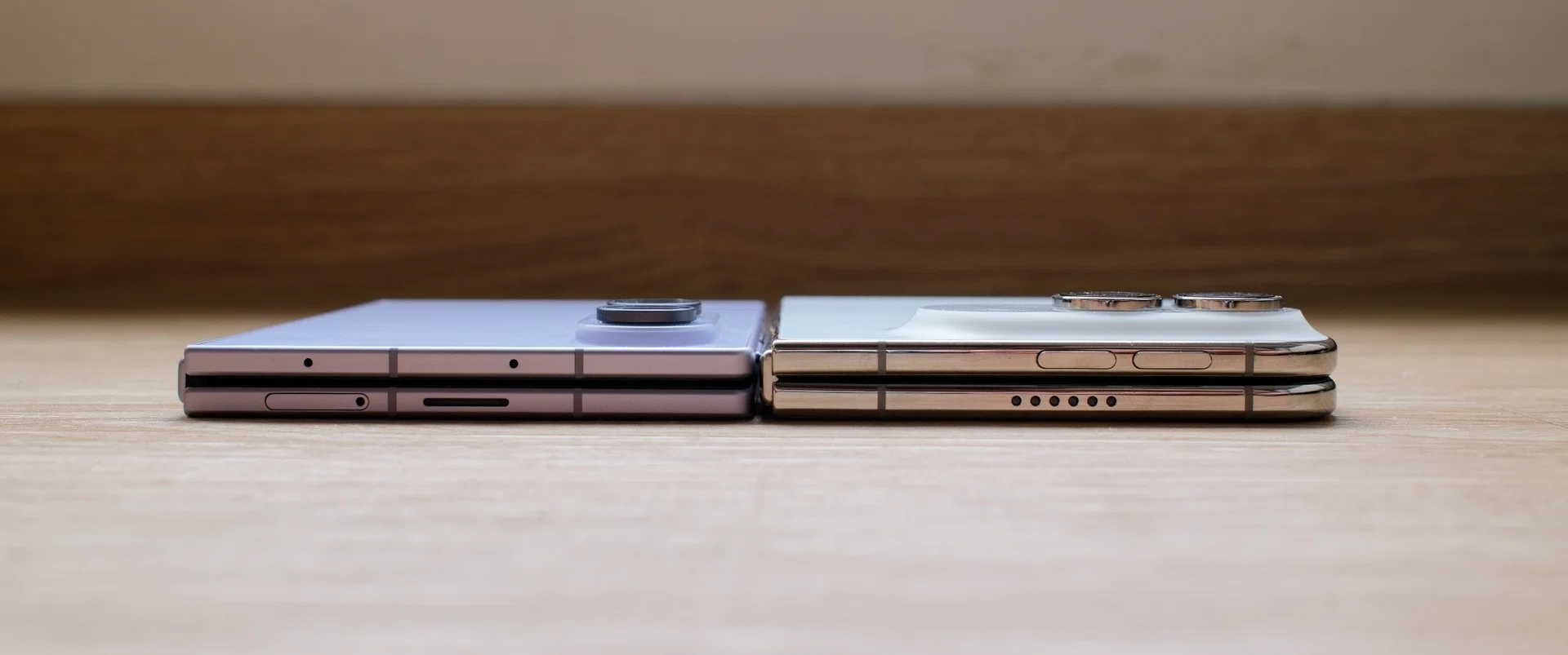 iPhone Duo vs Galaxy Fold8 thickness comparison