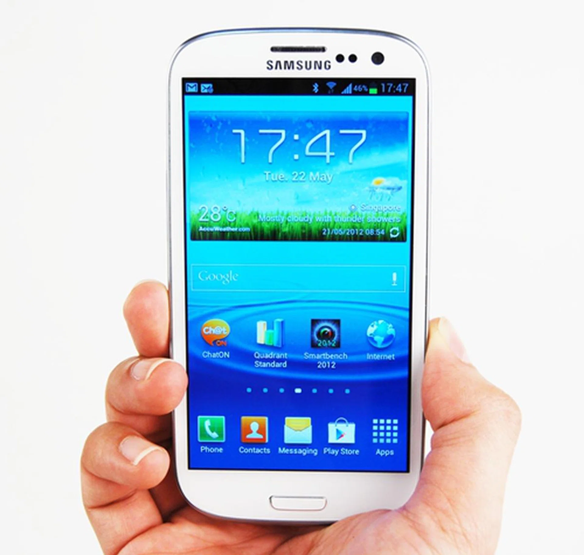 While the Galaxy S III is completely plastic in material and undeniably lacks the high-end feel of the HTC One X, we assure you that it does look better in real life than in photos.