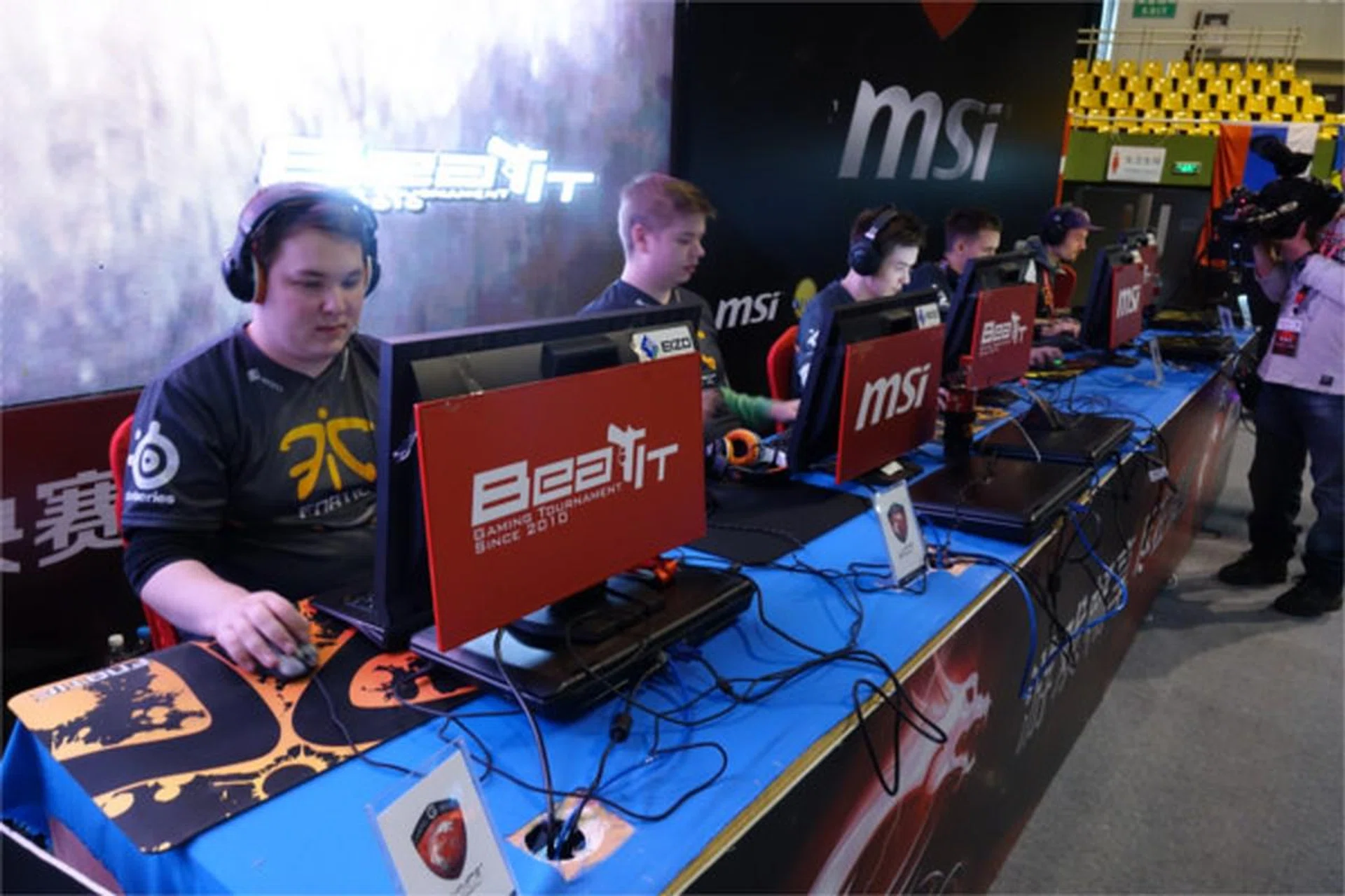 Although fnatic failed to win a single eco round, they did not surrender till the very end.