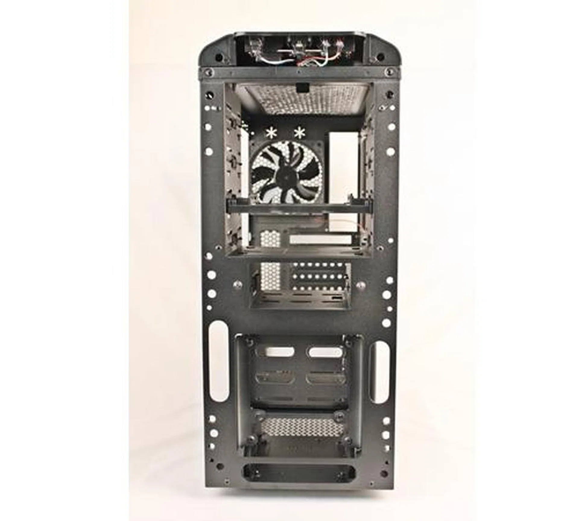 Users can opt to install a 120mm cooling fan that can be installed near the bottom front of the casing - ideal for hard drive cooling. Too bad it's not provided.
