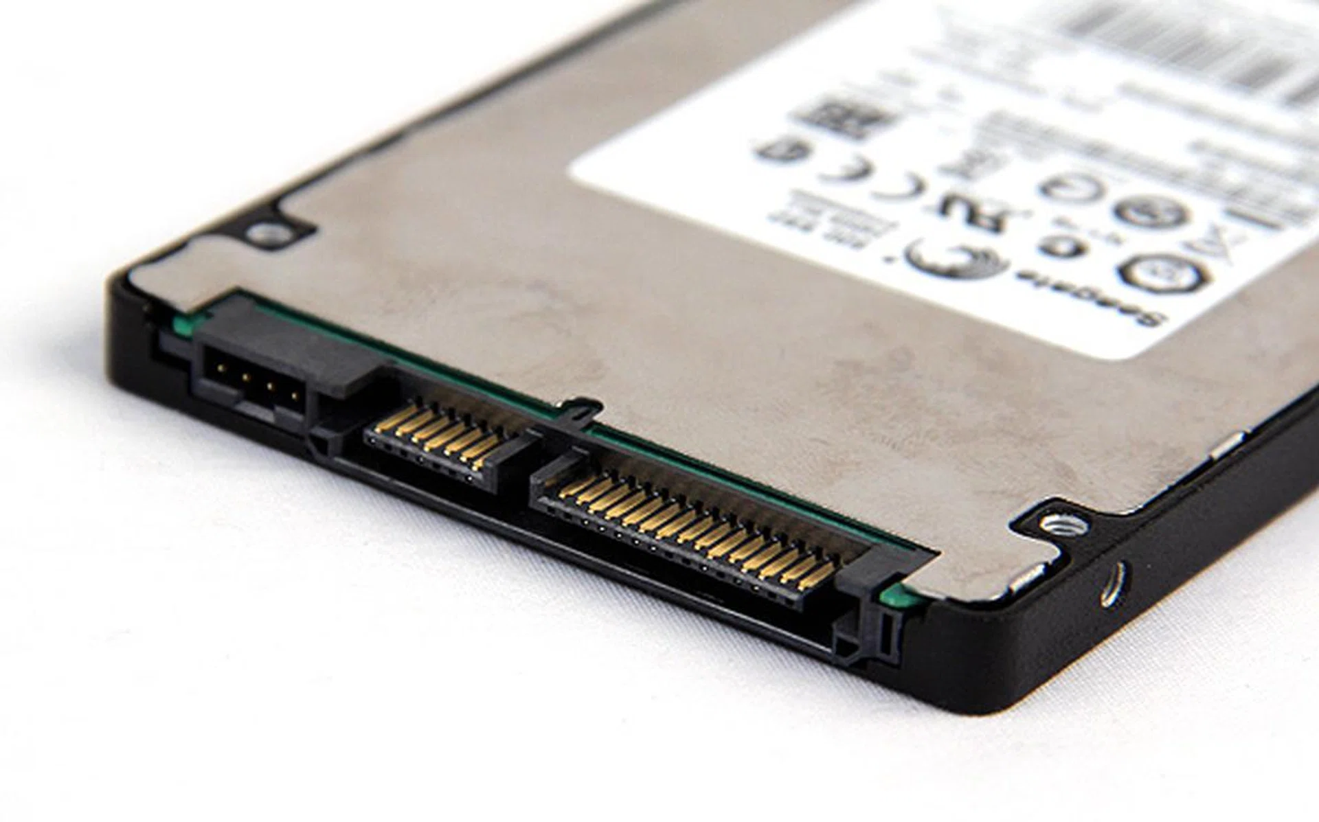 As befits a high-end SSD, the Seagate 600 SSD uses the SATA 6Gbps interface for speedy data transfers.