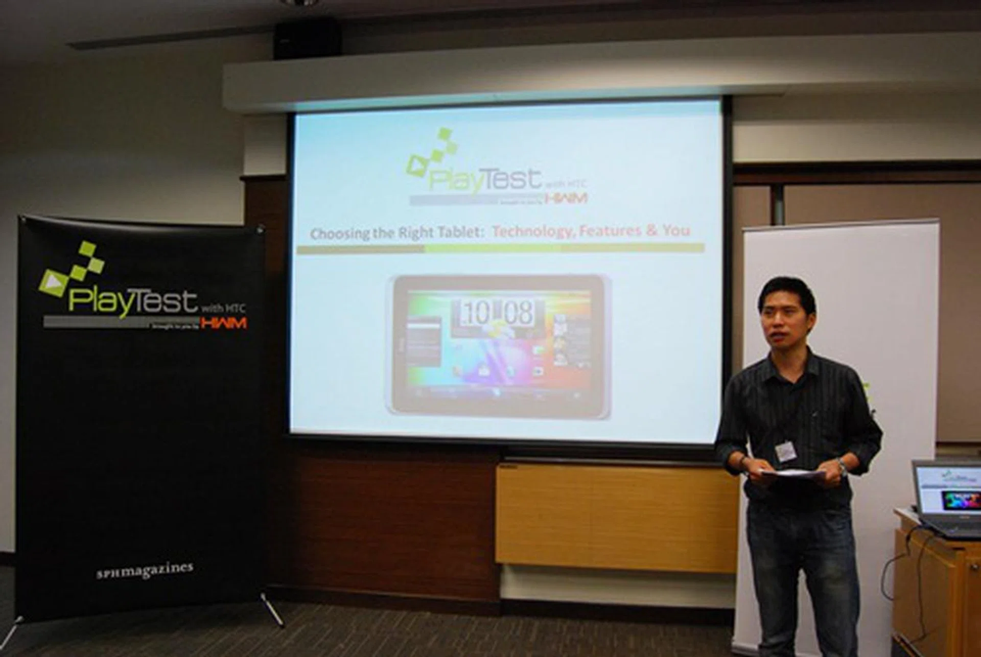 First up, the HWM/HWZ.com team presenting on the topic: "Choosing The Right Tablet: Technology, Features & You". In this presentation, we covered the overview of the tablet situation, hardware specifications and the available operating systems and user interfaces for tablets in the market.