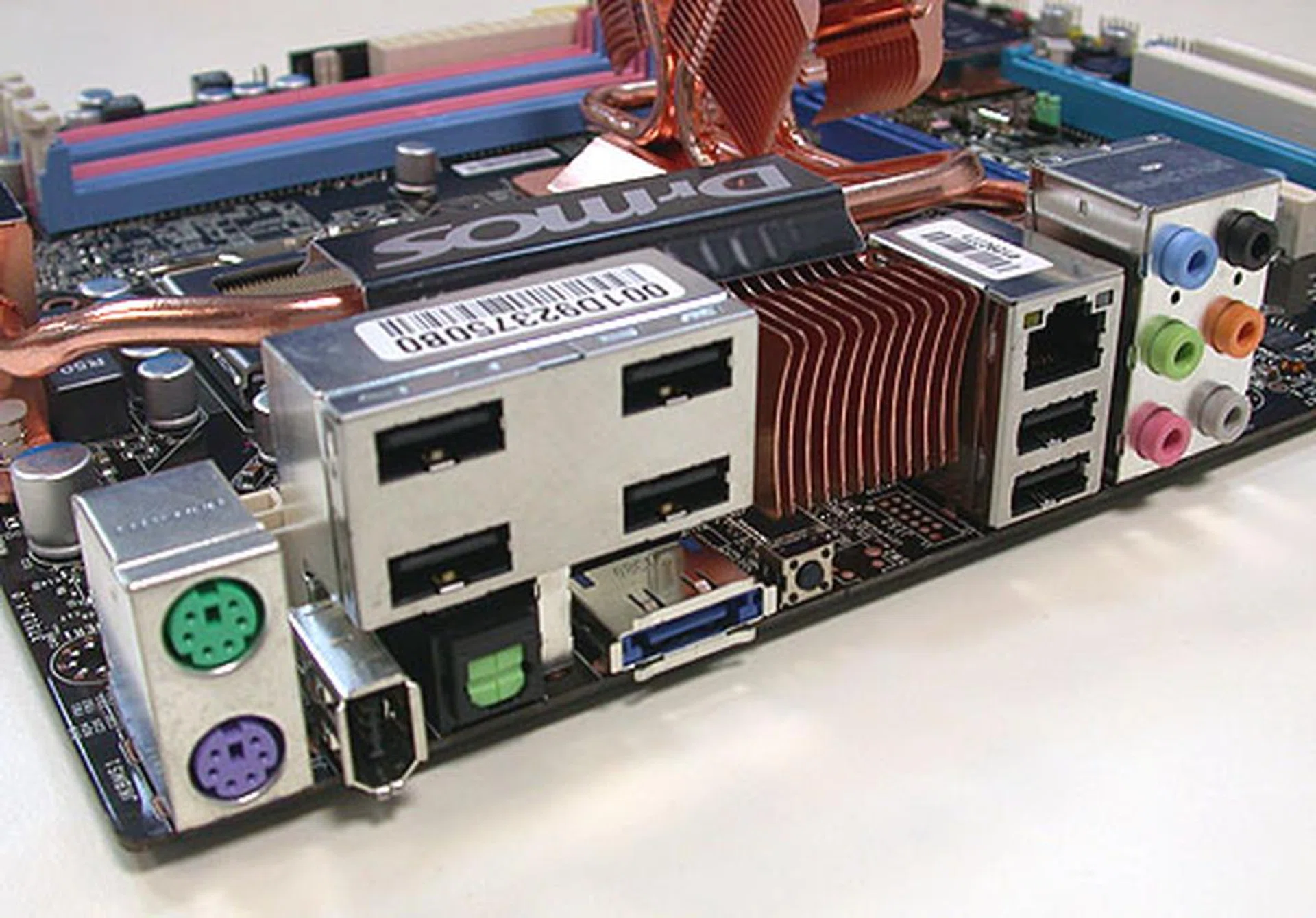 The MSI P45D3 Platinum comes with six USB2.0 ports, 1 eSATA and since it has HD audio onboard, the usual audio I/O. There's also only one Ethernet port instead of the two on the Diamond. Note the heatsink jutting to the rear I/O panel area - the design takes advantage of cooler air outside the system to further cool the heat pipe.