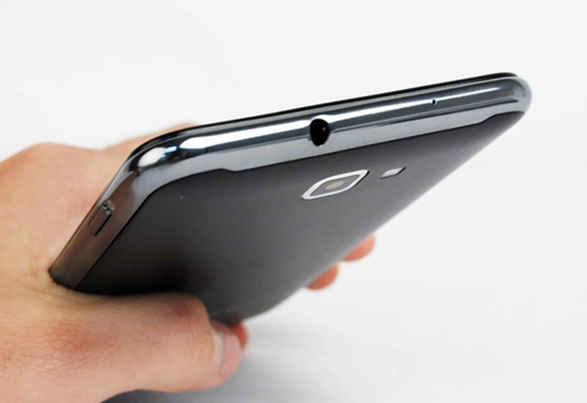 A 3.5mm audio output jack sits on top of the Samsung Galaxy Note.