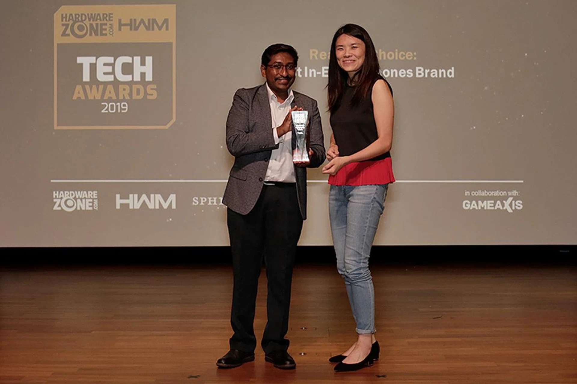 Klipsch is the winner of our Readers' Choice for Best In-Ear Earphones Brand. Here's Ms. Regine Tan, Brand Manager for TC Acoustic, accepting the award on behalf of Klipsch.
