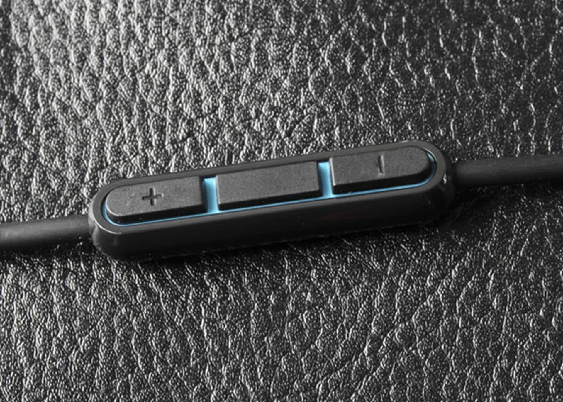 A close-up of the in-line remote.
