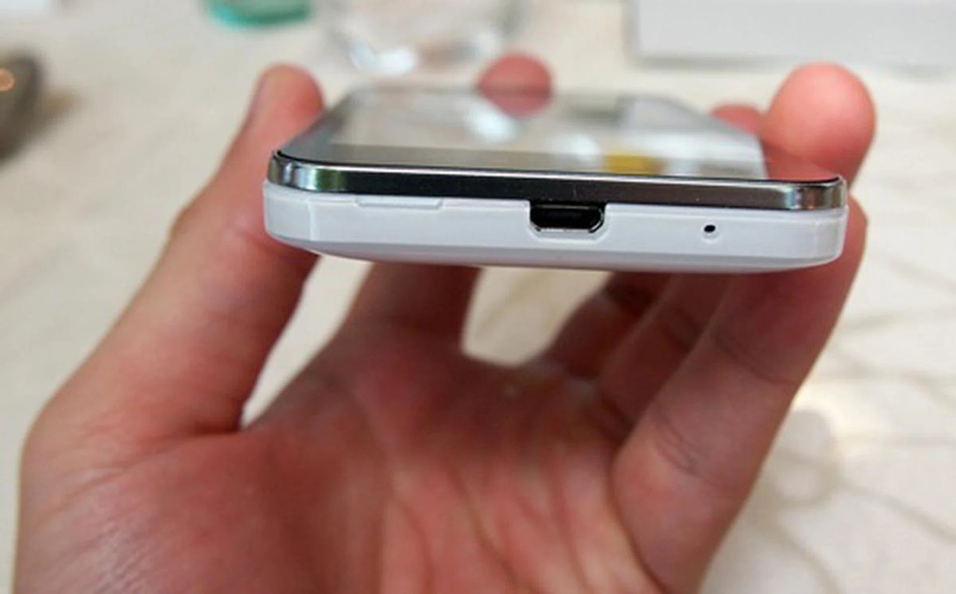 In line with most smartphones today, the Huawei Honor has a micro-USB port for charging and data transfer.