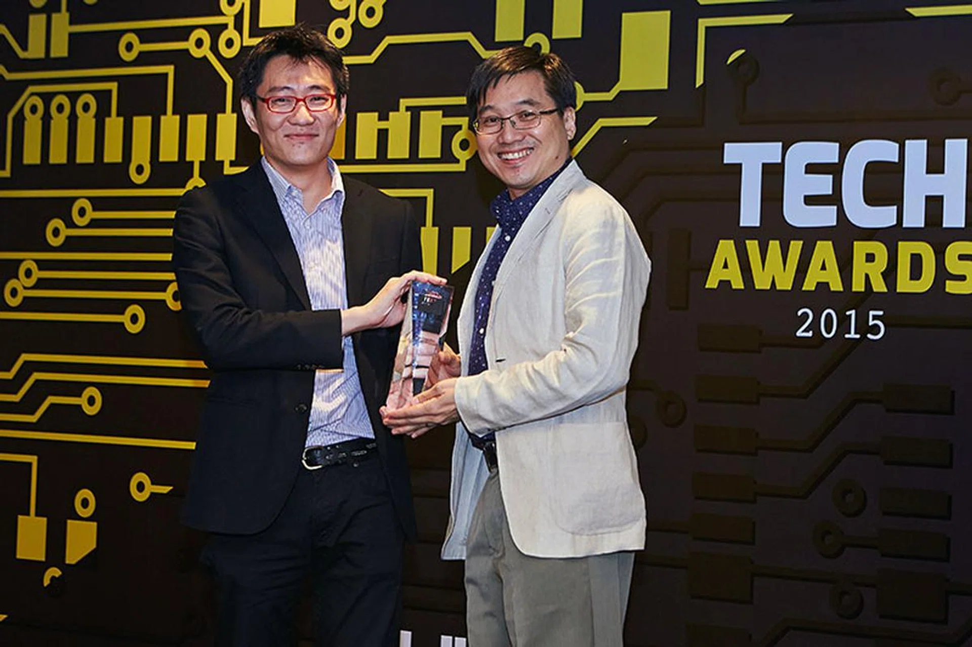 Canon's PowerShot G7 X is the winner of our Best Premium Compact Camera award, and the company is also voted by our readers' as their favorite compact camera, interchangeable lens camera, and inkjet printer brand. No wonder Mr. Edwin Teo, Assistant Director, Consumer Business Marketing, Canon Singapore, is in all smiles here.