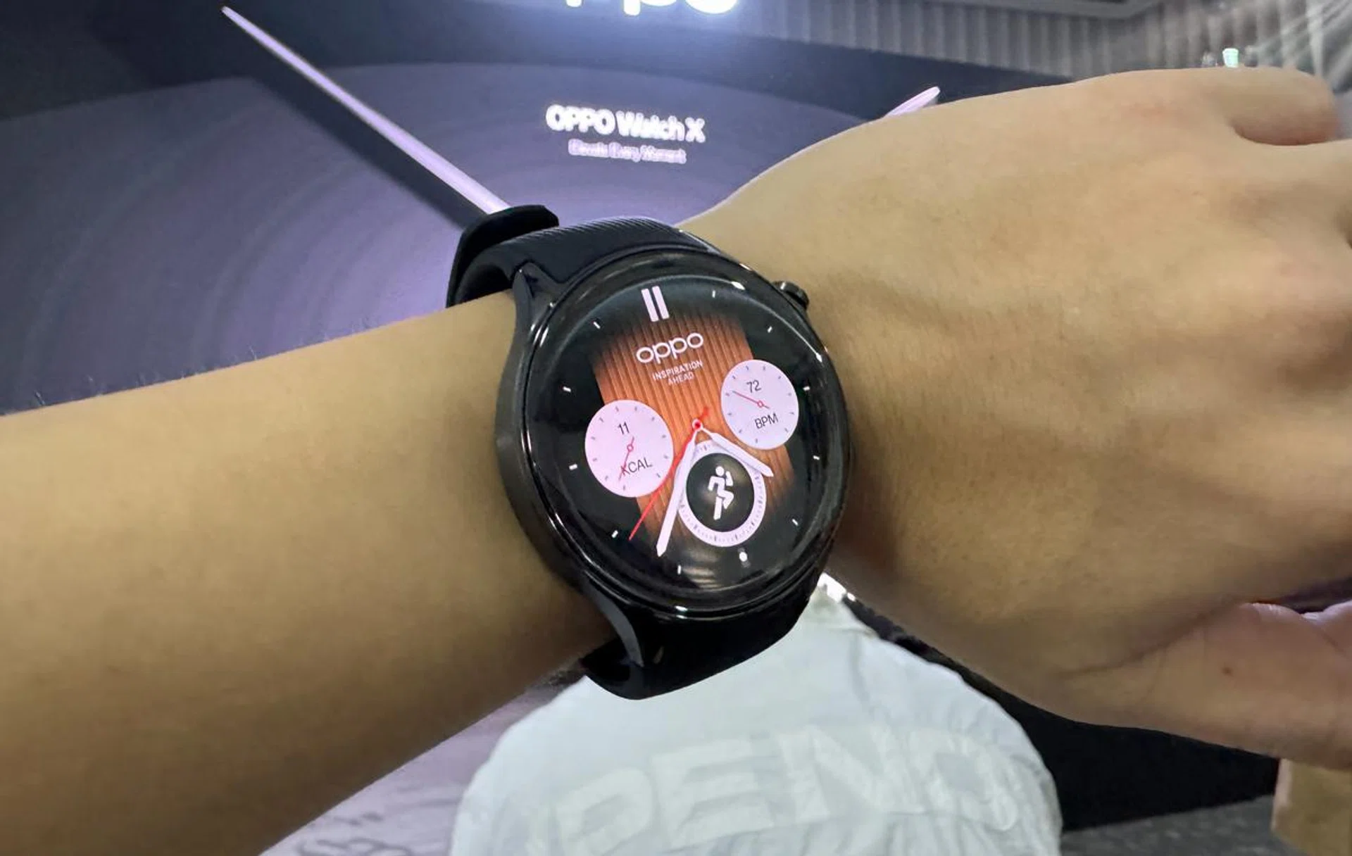 The smartwatch definitely has a big watch case, since it still looks massive on a thicker wrist.