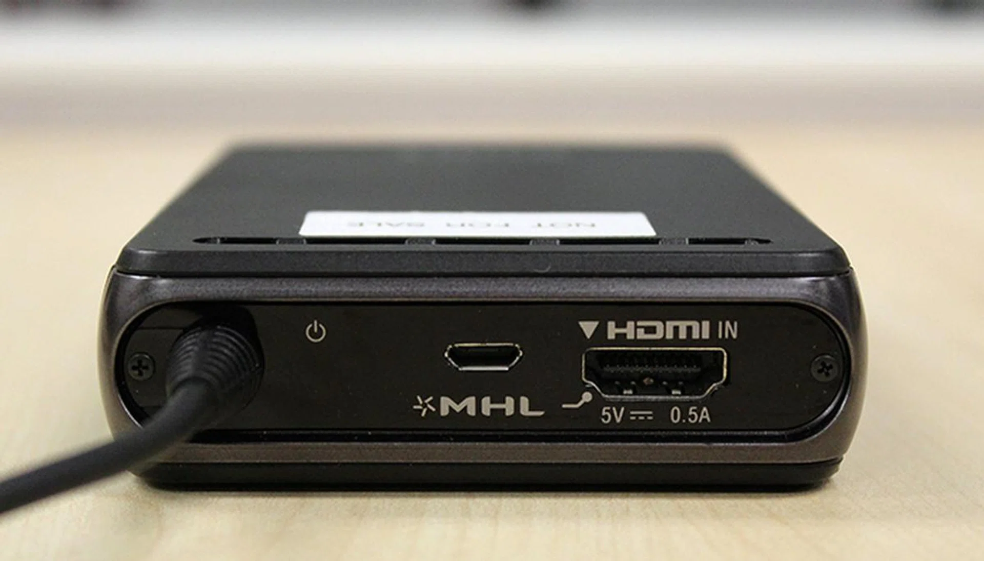 You can connect your source directly to the battery unit too. There is an HDMI port and a MHL port.