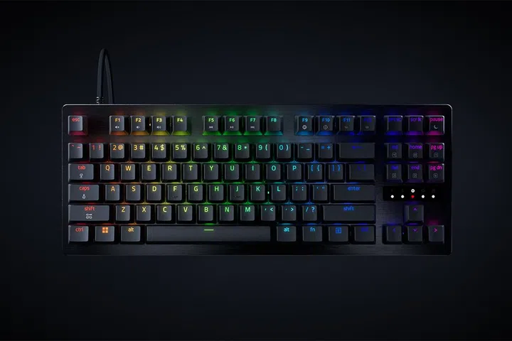 The V3 TKL 8kHz omits the dedicated media knobs, but retains the LED indicator array.