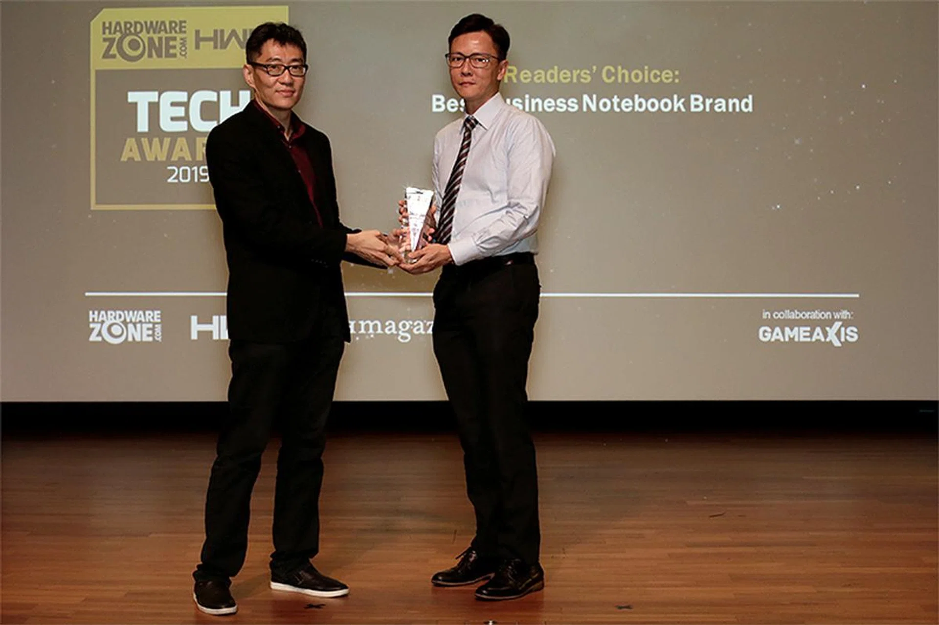 The Readers' Choice for Best Business Notebook Brand goes to Lenovo this year. Accepting the award here is Mr. Francis Teo, Commercial Segment Lead for Lenovo Singapore.