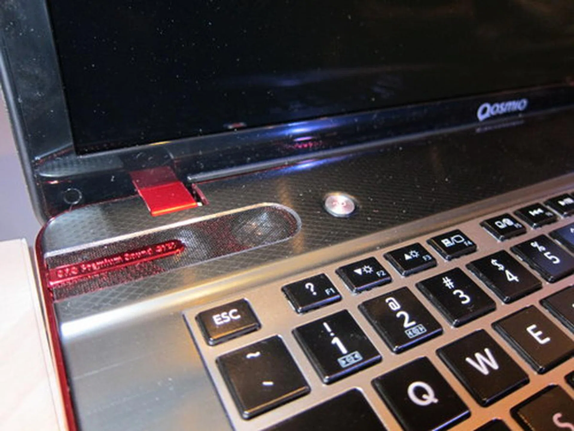 Toshiba's partnership with Harman Kardon is still evident in the new X870.