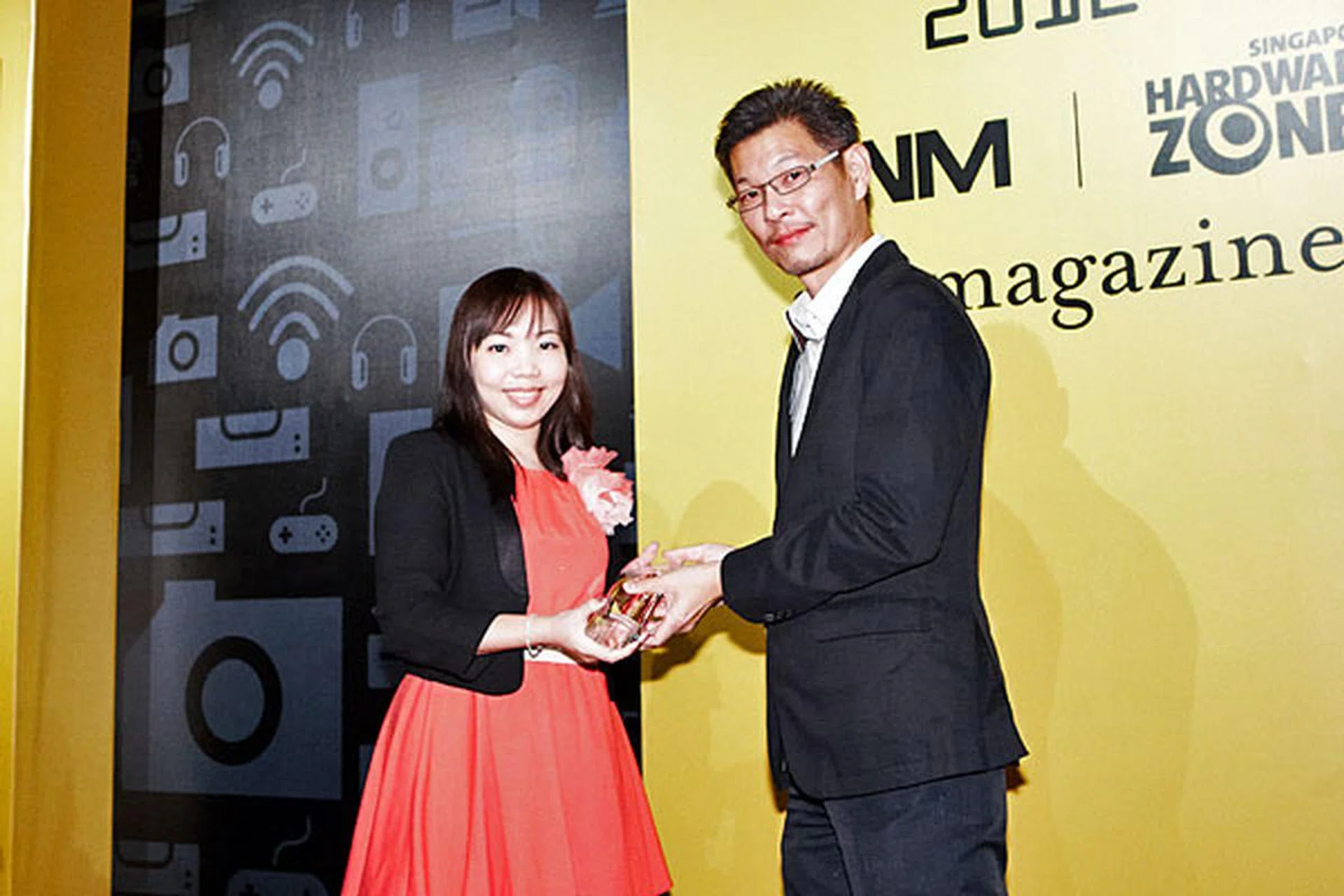 Toshiba won the Editor's Choice award for Best Business Notebook. Accepting the Award was Ms. May from Toshiba Singapore.