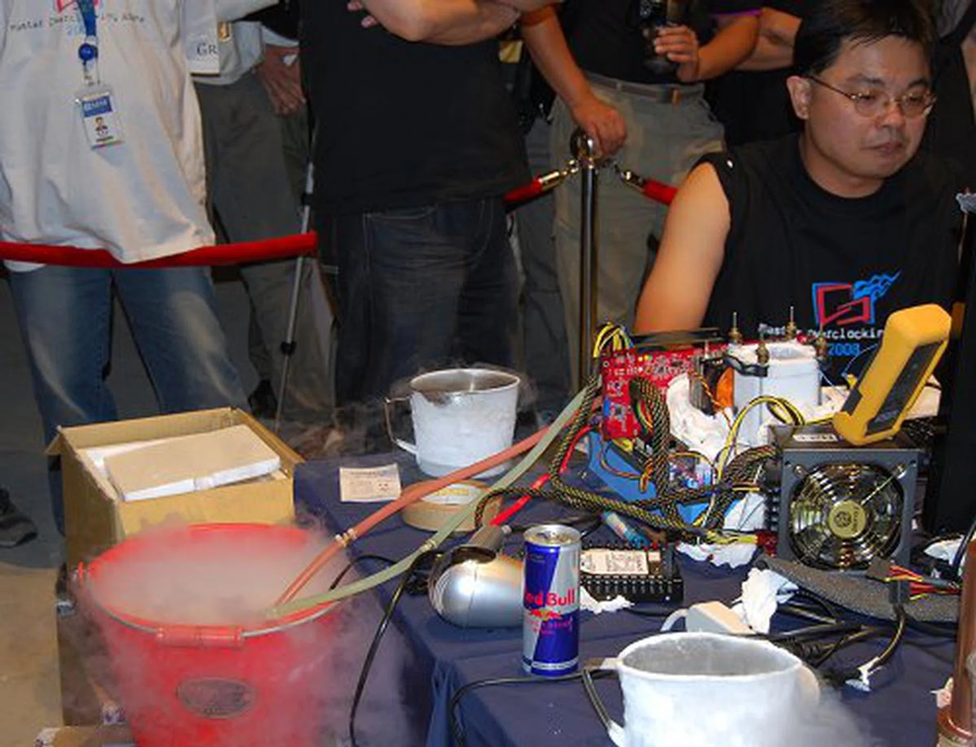  It's liquid nitrogen overload here from the Taiwanese team of Suen Jheng Dong and Lin Yuan Ming.  