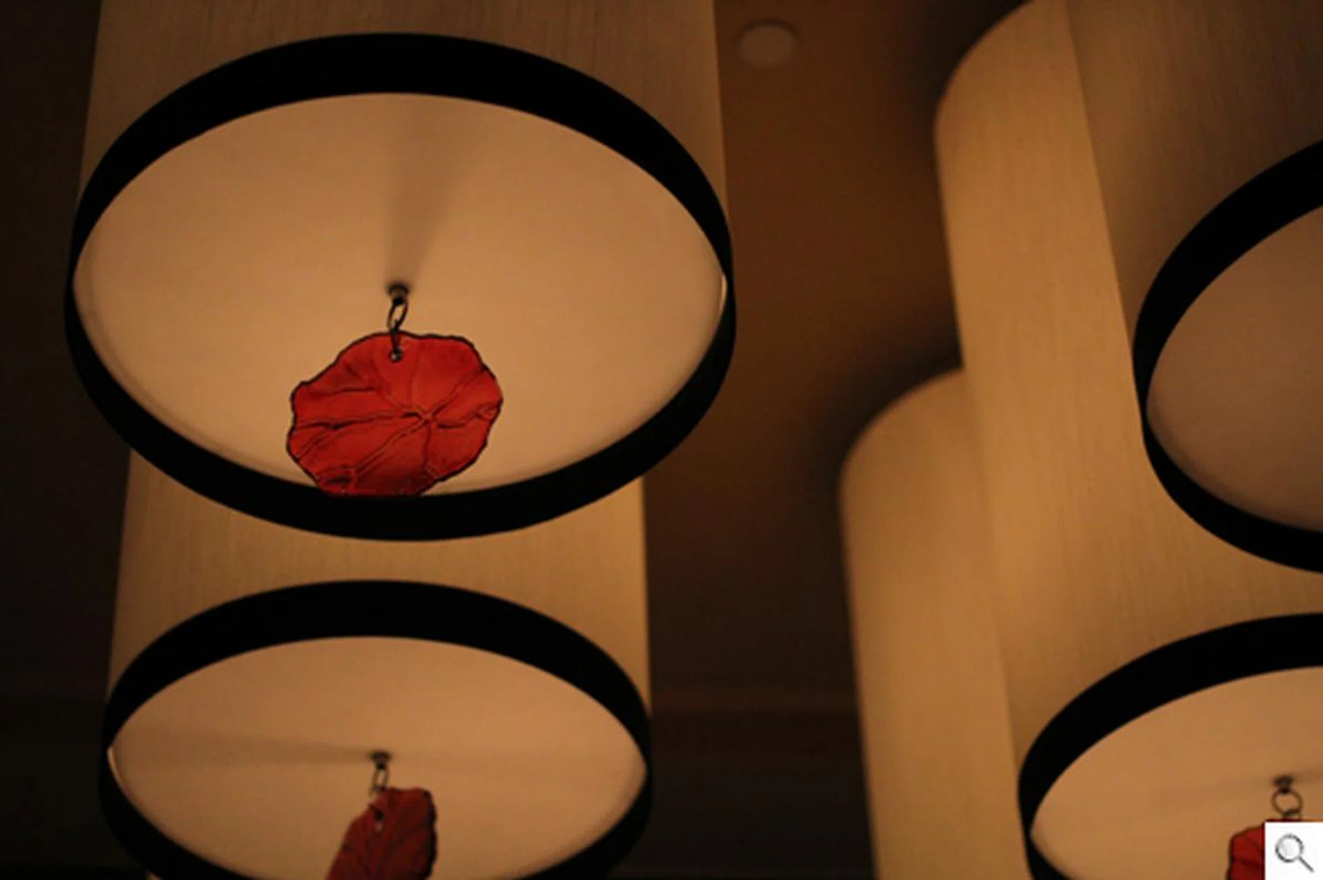 The EOS 7D is pretty capable of handling noise at high ISO levels. But we erred on the safe side with this shot taken at ISO1600. With a faster shutter speed involved, we could have pushed the ISO values to compensate for the darker hue in this image. Click on the image for the full resolution.