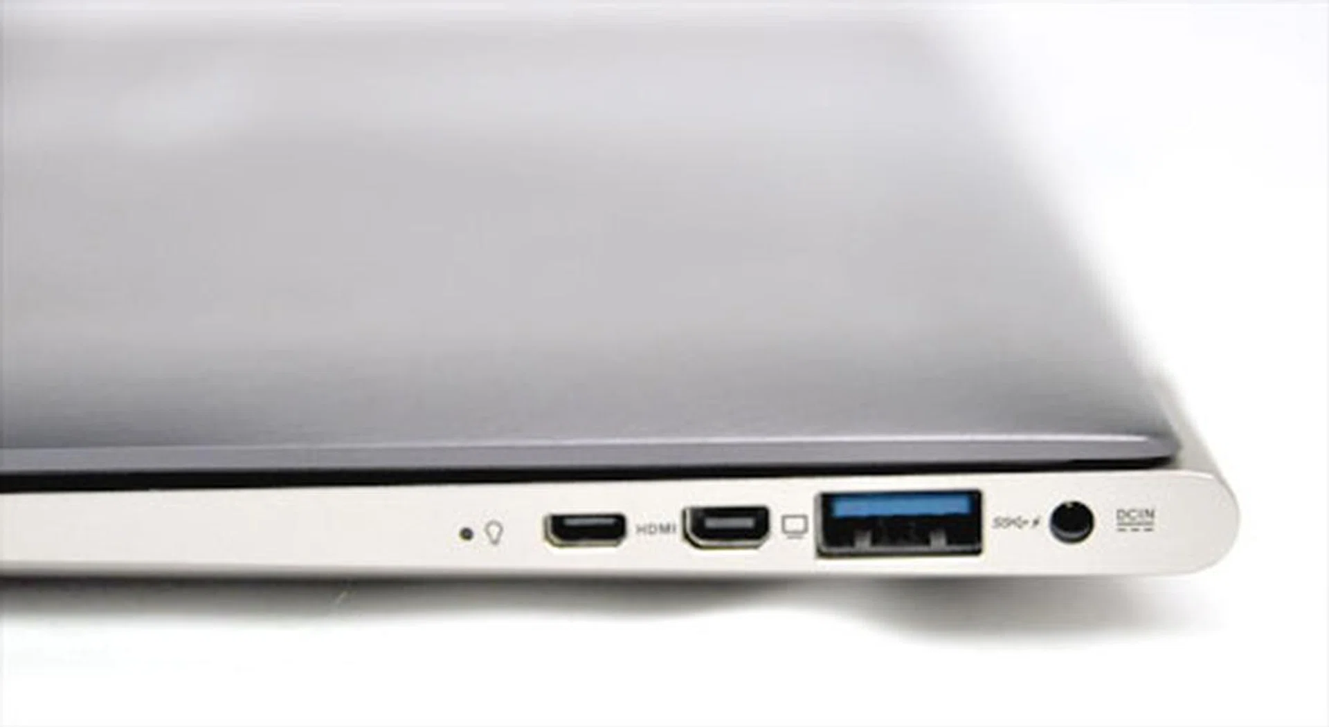 The UX31 features a USB 3.0 port, micro-HDMI and mini-DVI ports on the right side of the machine. 