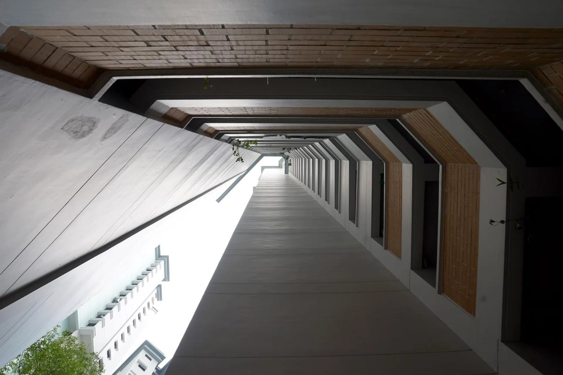 You can see some slight barrel distortion on the edges here. Shooting info: 24mm at f/8.0, 1/30s, ISO 160