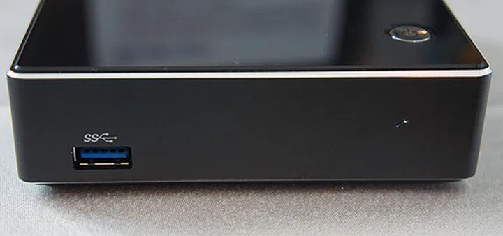 The front panel features a lone USB 3.0 port.