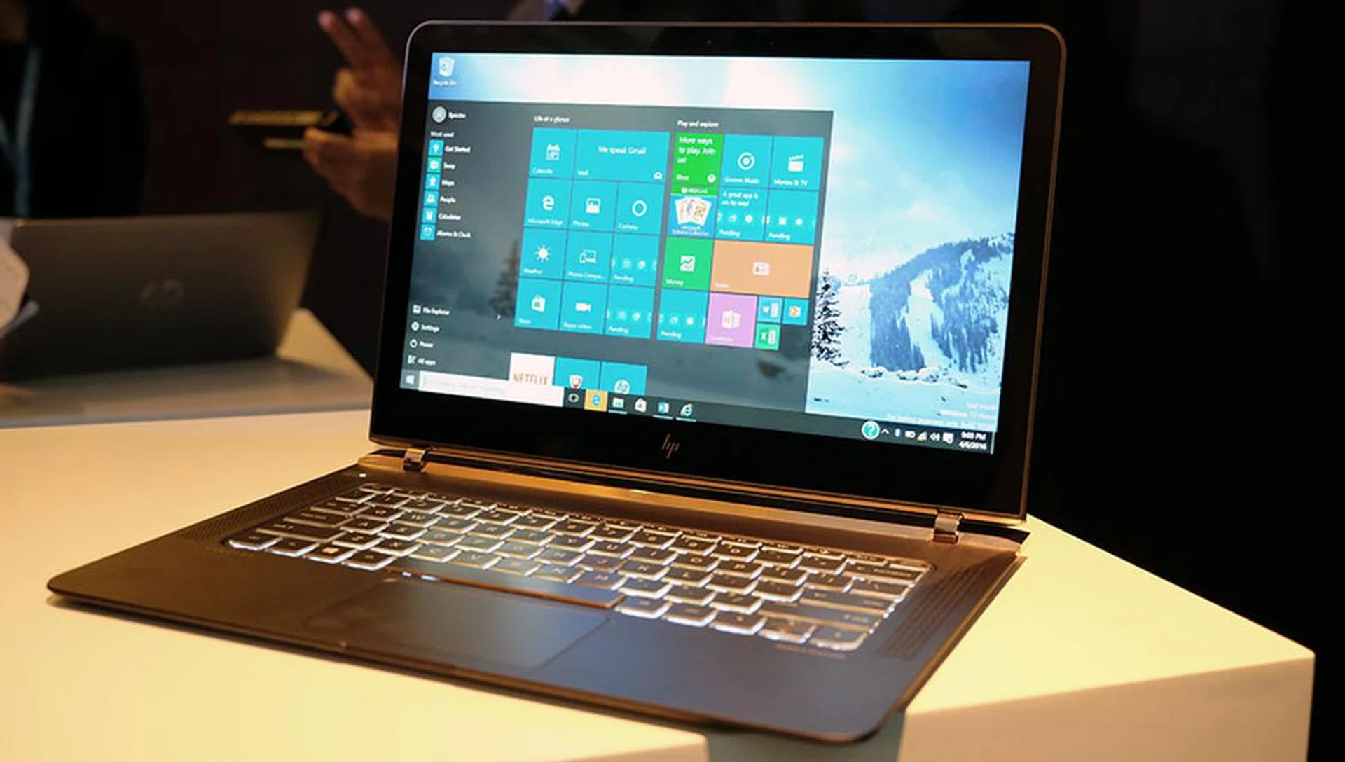 HP Spectre display