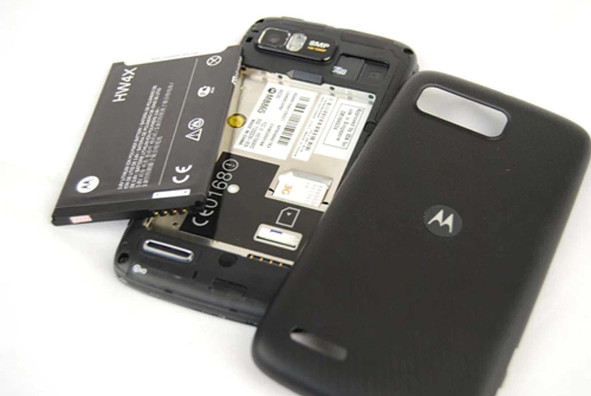 The Motorola Atrix 2 comes with microSD expandability of up to 32GB which adds a hefty amount of memory space to its measly internal storage of 4GB. The other related matter pertaining to this photo shot is that we didn't how we had to remove the battery to change the SIM card, but it's quite a norm for most phones unfortunately.