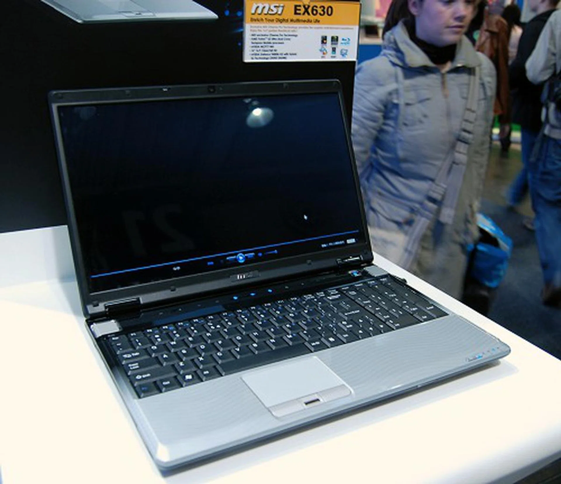  Here's another entertainment notebook, the EX630. Using an NVIDIA MCP77 MH platform (GeForce 8200 series mGPU), an AMD Turion X2 Ultra processor and an NVIDIA GeForce 9400M GS with Hybrid SLI technology, this notebook is set to deliver smooth video performance on whatever you throw at it and will look good too on its 16-inch 16:9 aspect ratio (1366x768).  