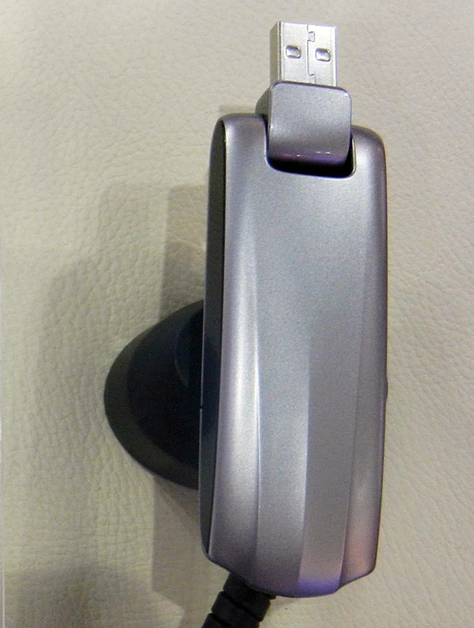 Unlike the E589, the Huawei E398 is a USB dongle that can be used by one individual only at any point in time.
