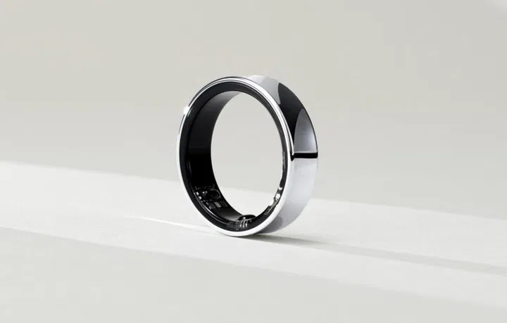 The Samsung Galaxy Ring will come in three colours: ceramic black, platinum silver, and gold.