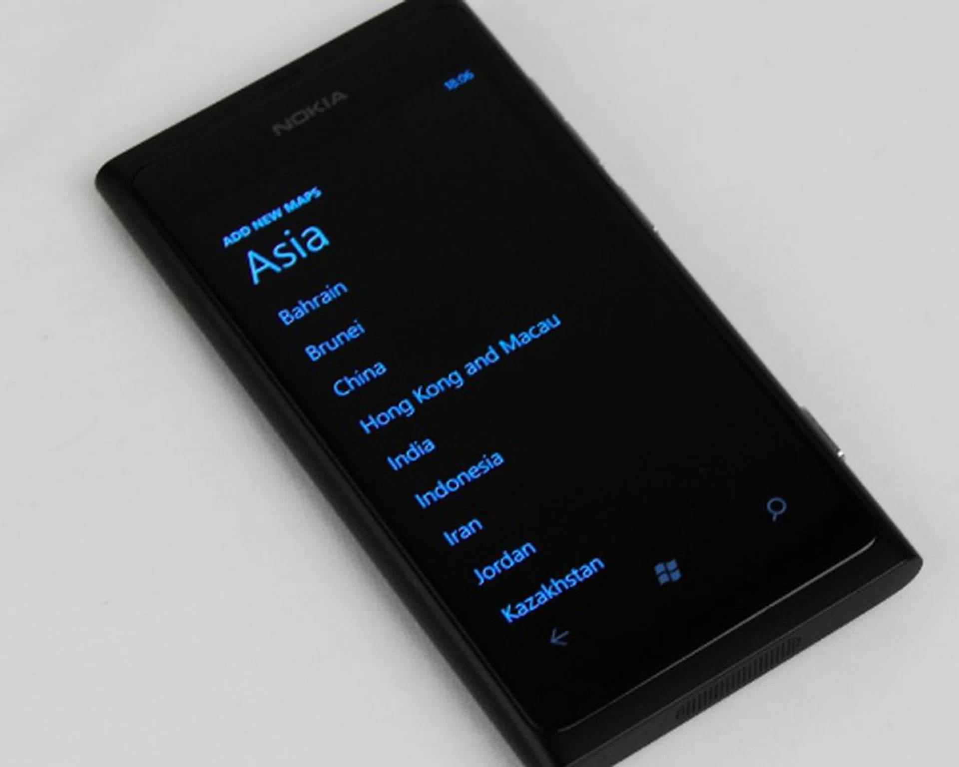 With an extensive list of maps and voice navigation to download, Nokia Drive is perhaps one of the best reasons why you should choose a Nokia Windows Phone over other brands.