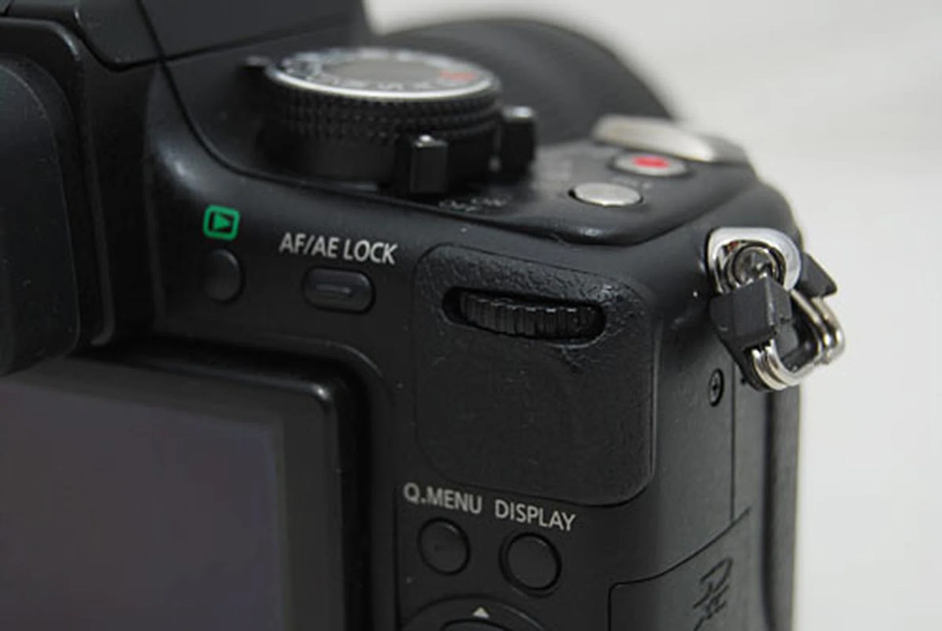 The control wheel has been moved from the front of the body to the back, a change which feels more intuitive.