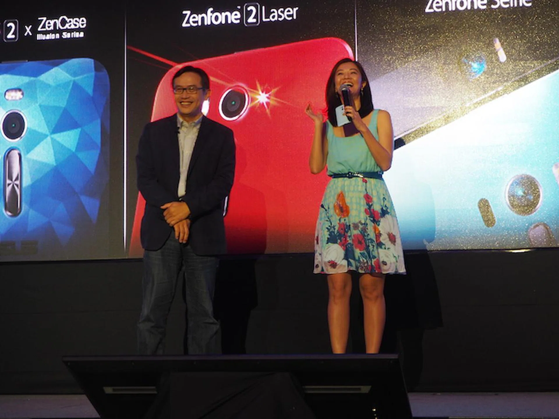 Bonus photo: Michelle Chong raving about her experience with the ZenFone Selfie on-stage.
