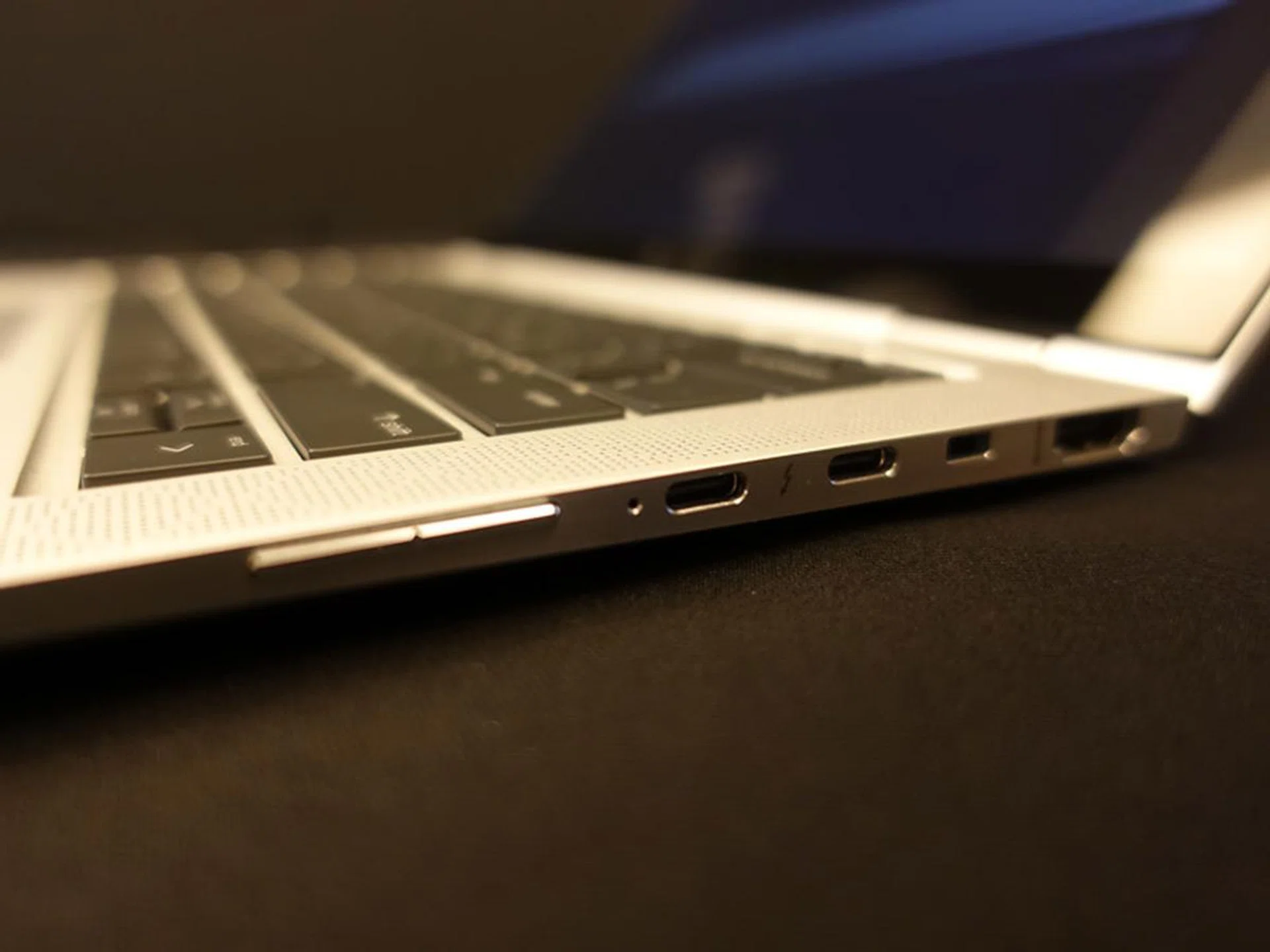 The EliteBook x360 will support HDMI-Out, which means one less dongle you'll have to bring (unlike many other ultraportable notebook owners). A pair of USB-C ports are seen on the right side as well.