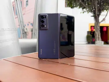 Honor Magic V2.