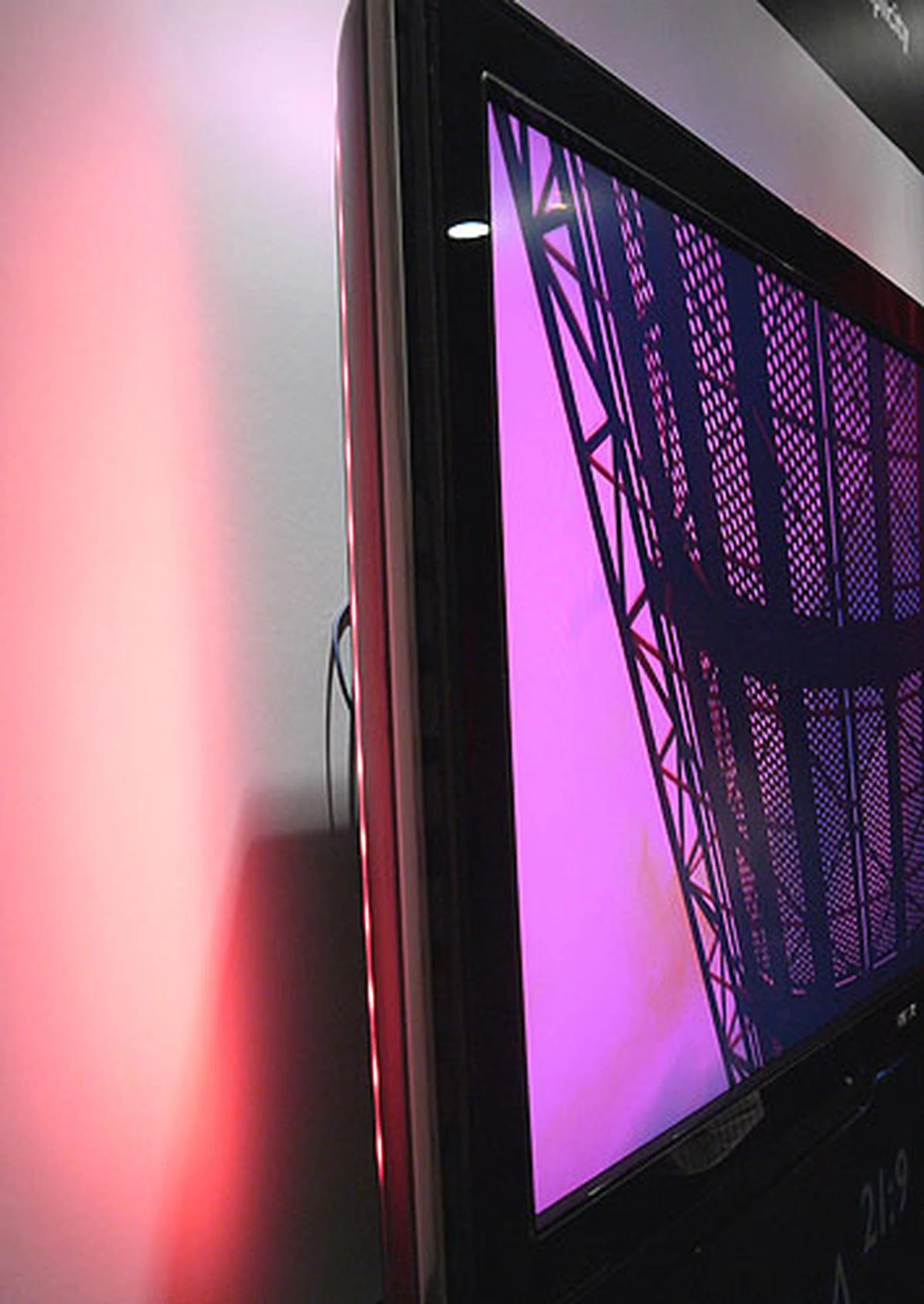 Expect more Ambilights to come your way with the Cinema 21:9. Instead of two, the ultra-widescreen now packs a total of three LED Ambilights in all. One on top and two at its sides.