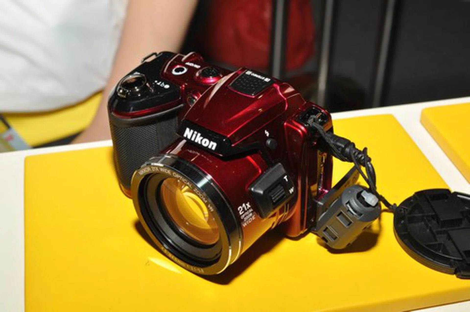 Another compact superzoom, the Coolpix L120 is a 14MP shooter with 21x optical zoom, selling for $399. Free gifts include 2 x 8GB SD cards, a minipod and 4 x AA rechargeable batteries with charger.
