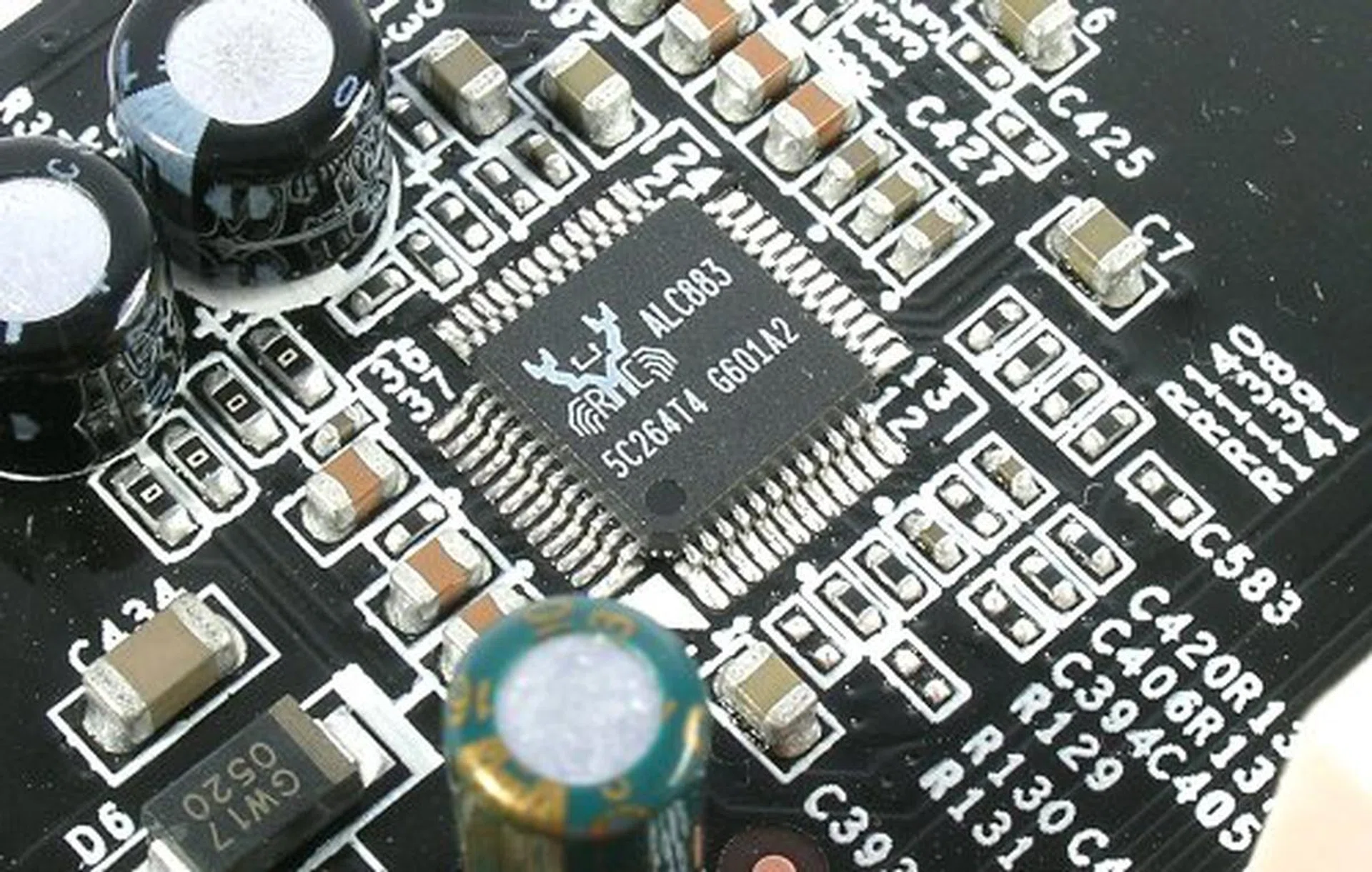 It started with the nForce 400 series that paired with the GeForce 6000 series IGP chipsets, but the new nForce 500 series MCPs will all support HD Audio. Good-bye AC'97. The ALC883 HD-Audio CODEC from Realtek seen here is the very latest version that is Windows Vista ready.