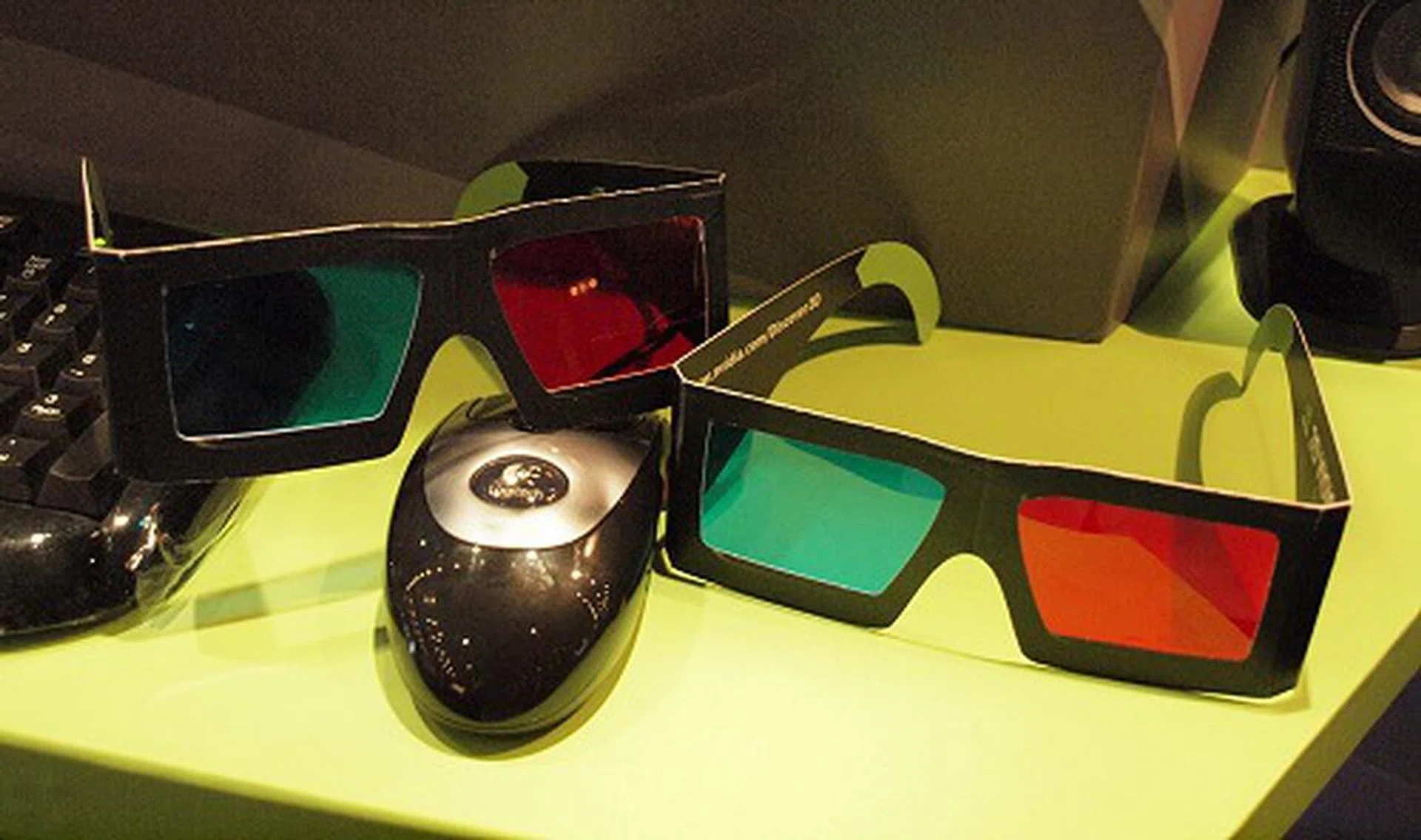 And these are the very basic anaglyphic glasses needed to get you going to Discover 3D Vision. NVIDIA expects to get these glasses in every boxed graphics card since it's a very low cost solution. Games compatibility and experience level listing follow that of the more expensive 3D Vision kit. 