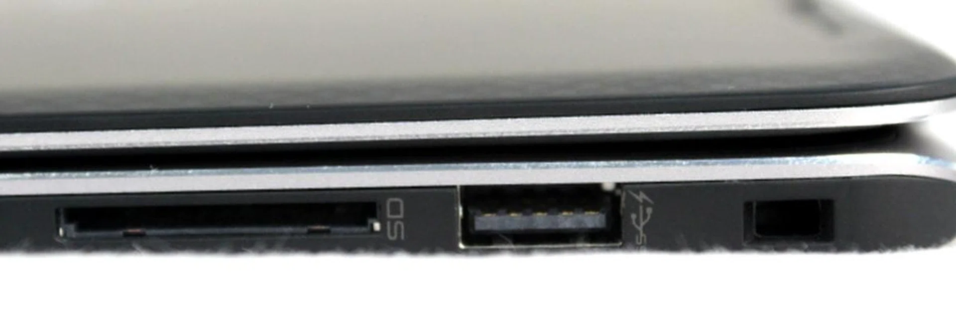 On the left of the machine, you'll find a USB 3.0 port, as well as an HDMI port and a audio combo port. On the right side, you will find a card reader, and another USB 3.0 port 