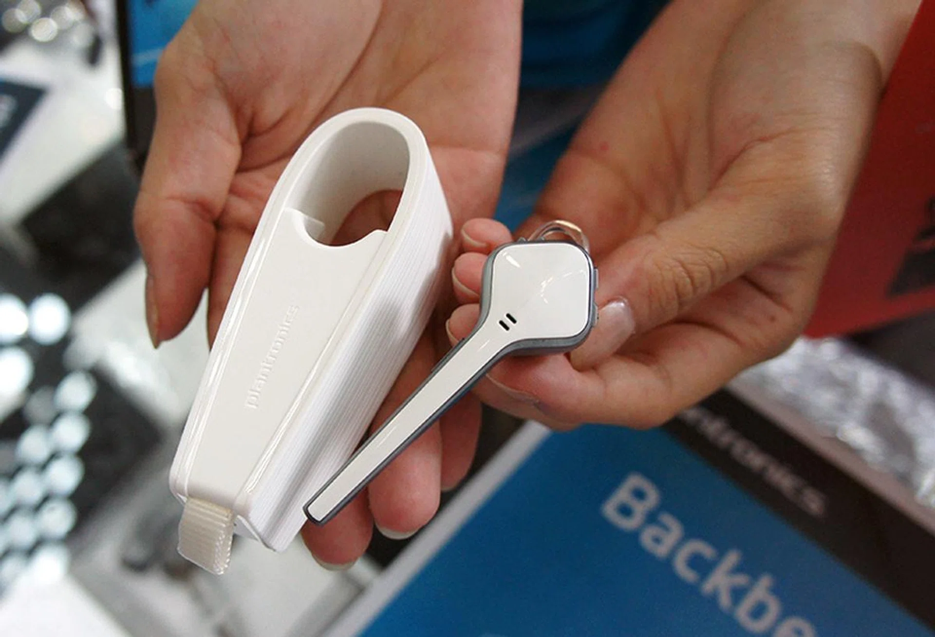 The Plantronics Voyager Edge is a stylish Bluetooth headset that features triple microphones for enhanced noise-canceling performance. It is also moisture resistant and offers a talk time of up to 16 hours. It is going for $179 (U.P.: $219) at Comex.